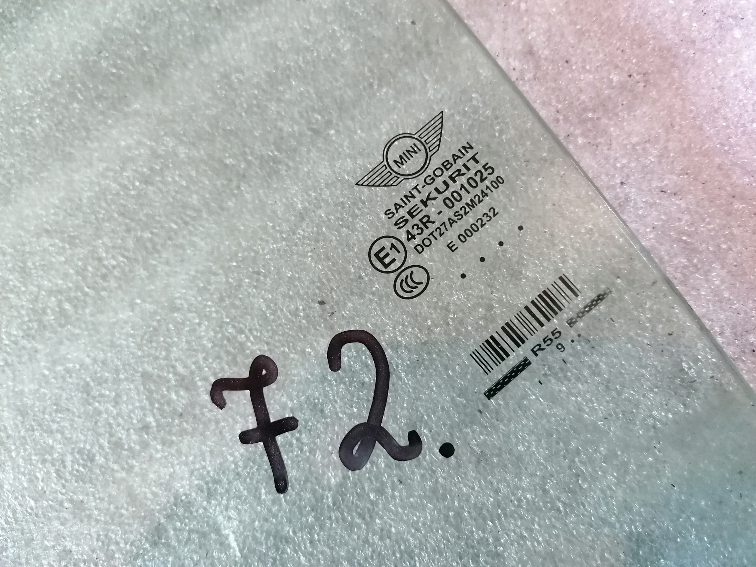 72 боковое стекло MINI R56