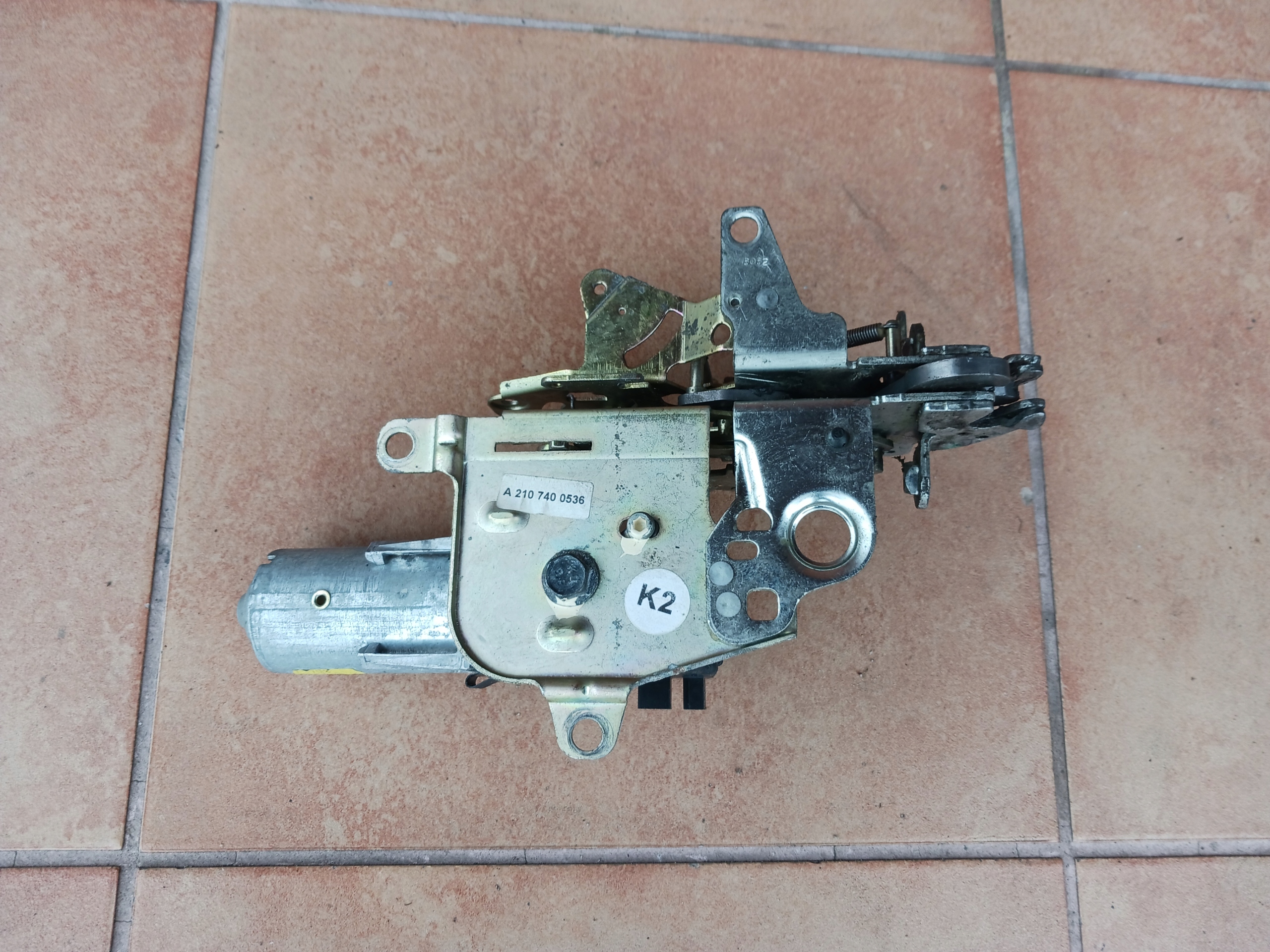 de la Serrure du capot Arrière DOCIAG MERCEDES W210