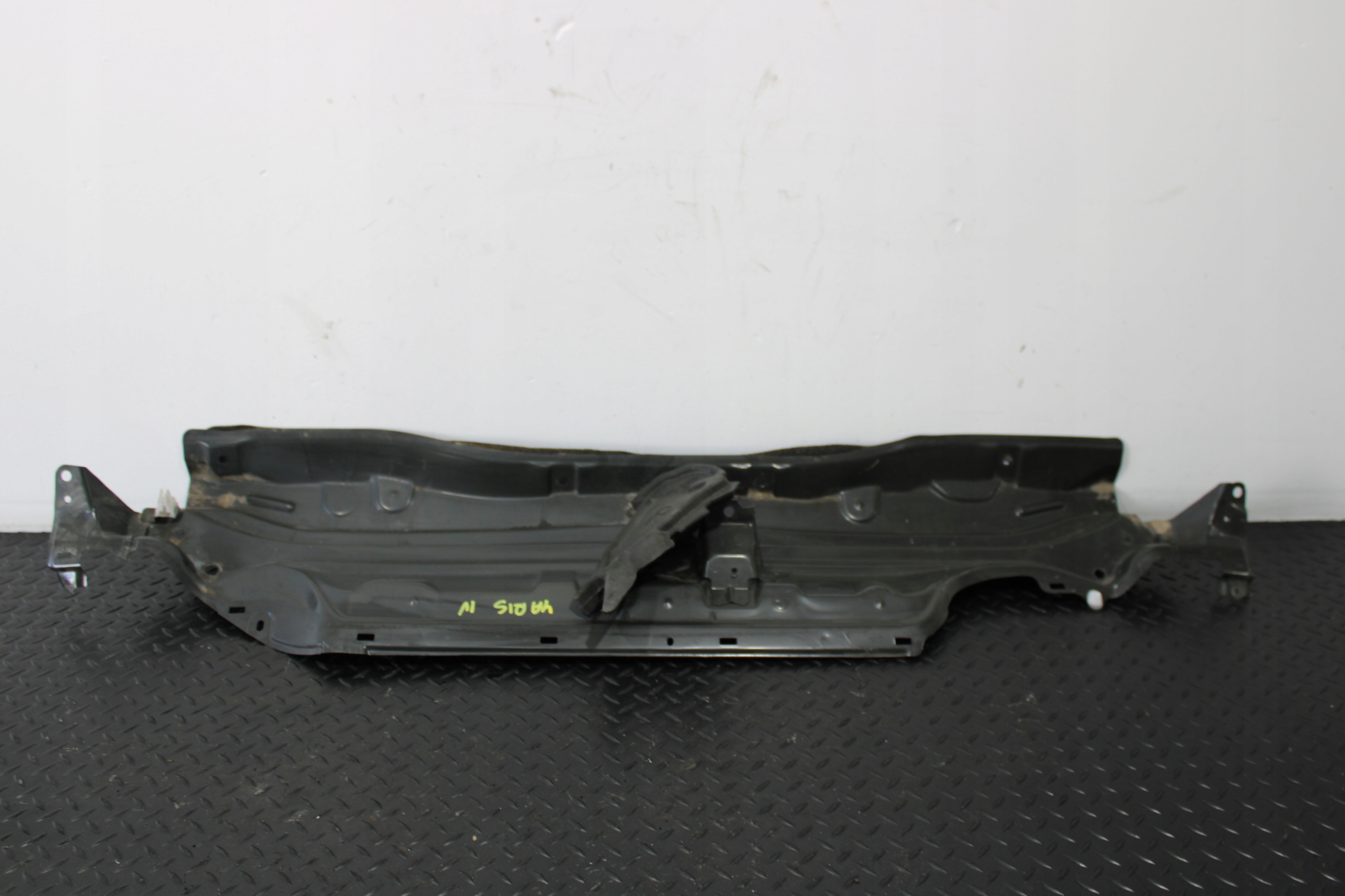torpedo lower metallic TOYOTA YARIS IV 4
