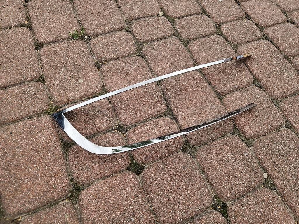 moulding frame chrom lights front przedniej right praw Opel Mokka B 9835155180