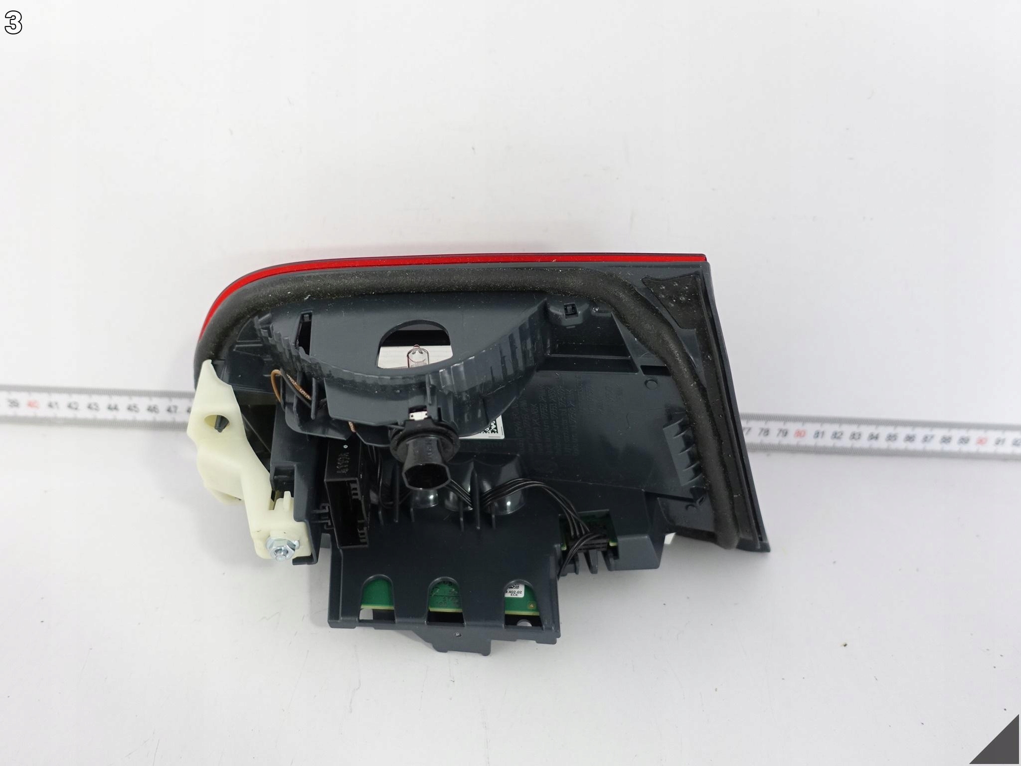 BMW 3 F30 F31 M3 F80 LCI LIFT 15-18 LAMPA LED NA POKRYWIE BAGAŻNIKA PRAWA Producent części BMW OE