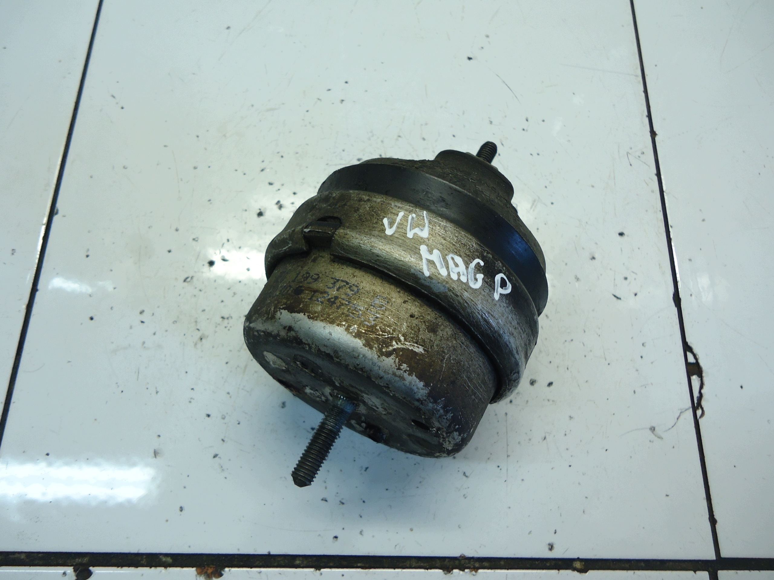 AUDI A4 B6 engine mount 8E0199379B