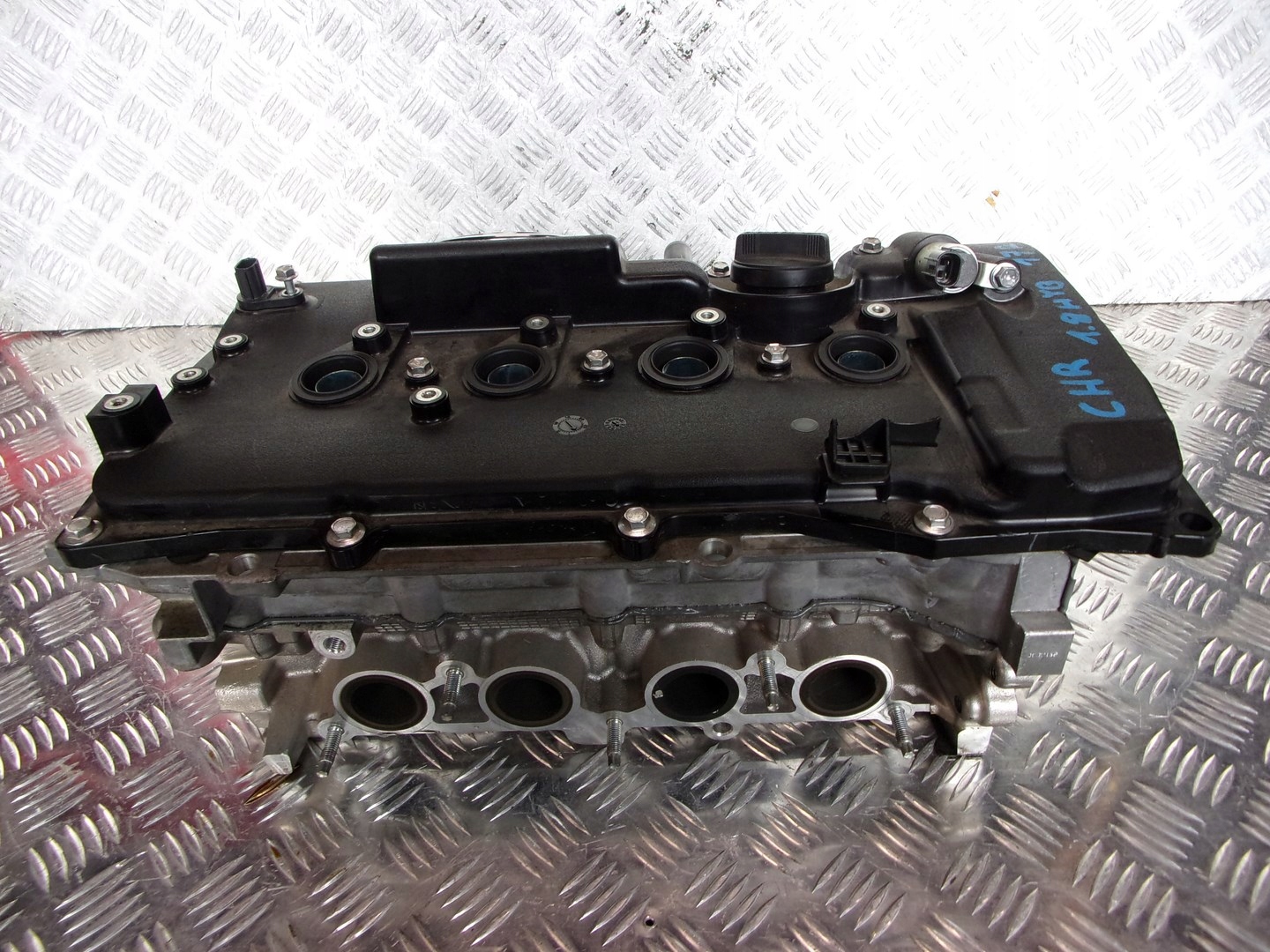 head. TOYOTA CHR 1,8 HYBRID 17R