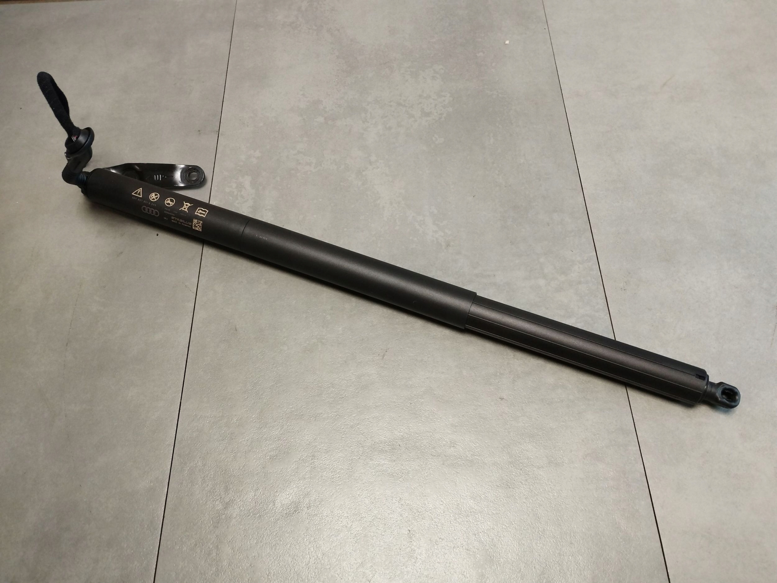 Audi A5 B10 KOMBI damper electrical bonnet rear part 8B9827851B