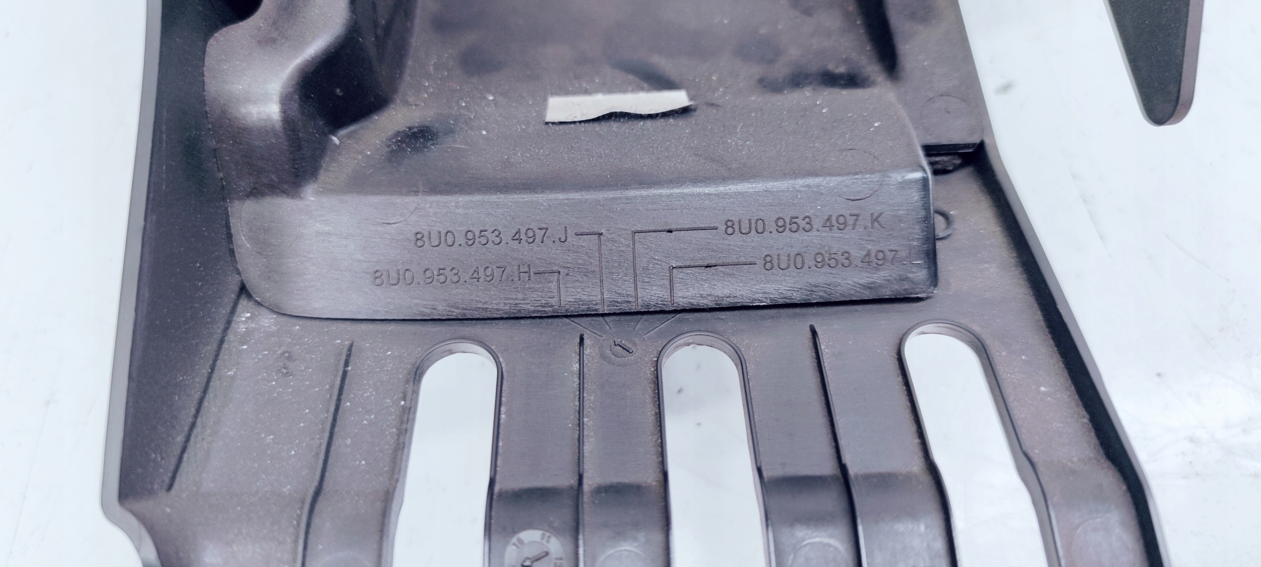 BLENDE ABDECKUNG DER LENKSÄULE DES LENKRADS AUDI Q3 8U0953497H
