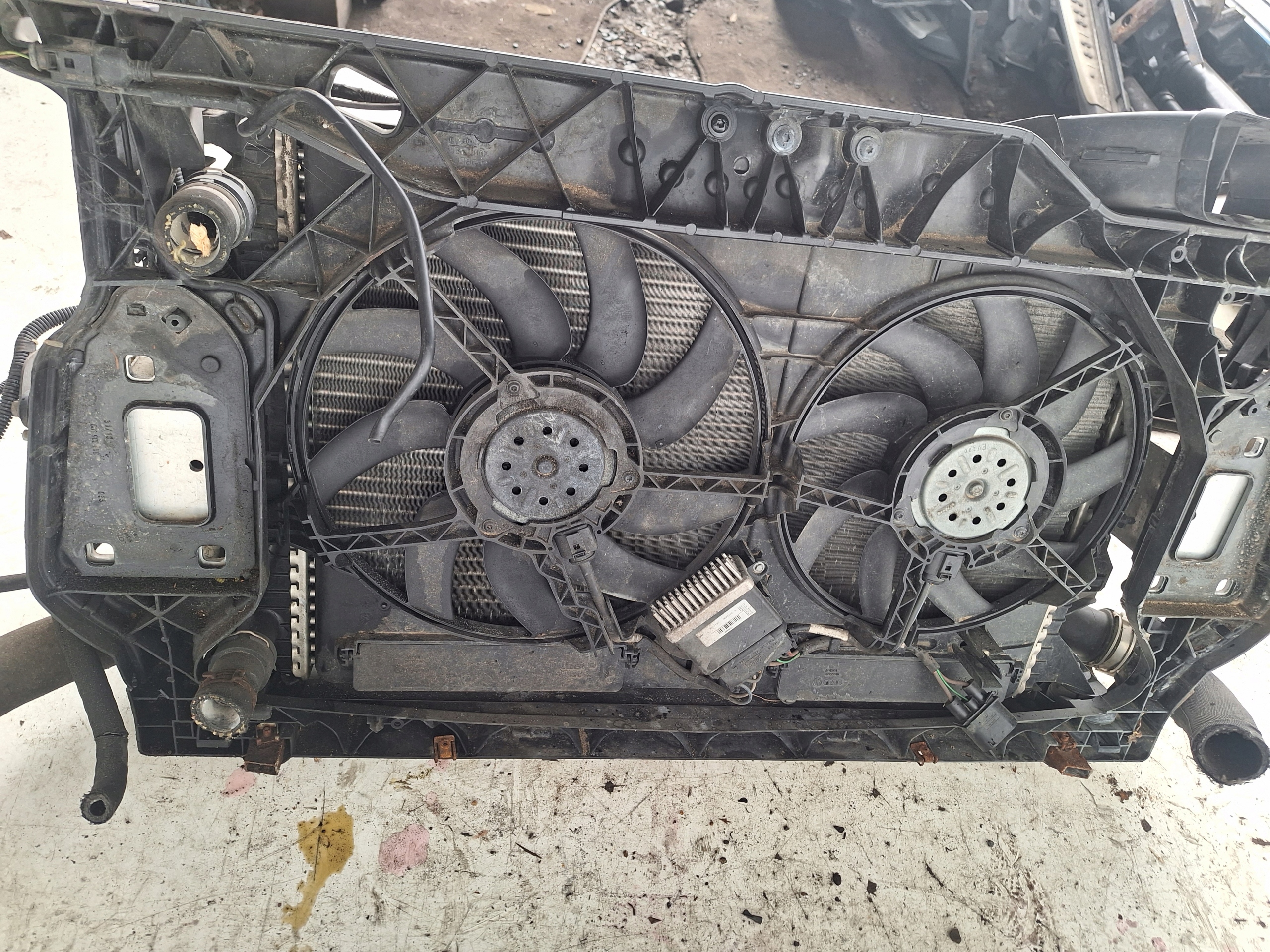 AUDI A4 B8 8K 08-11 support panel for radiators 2.0 TDI MANUAL