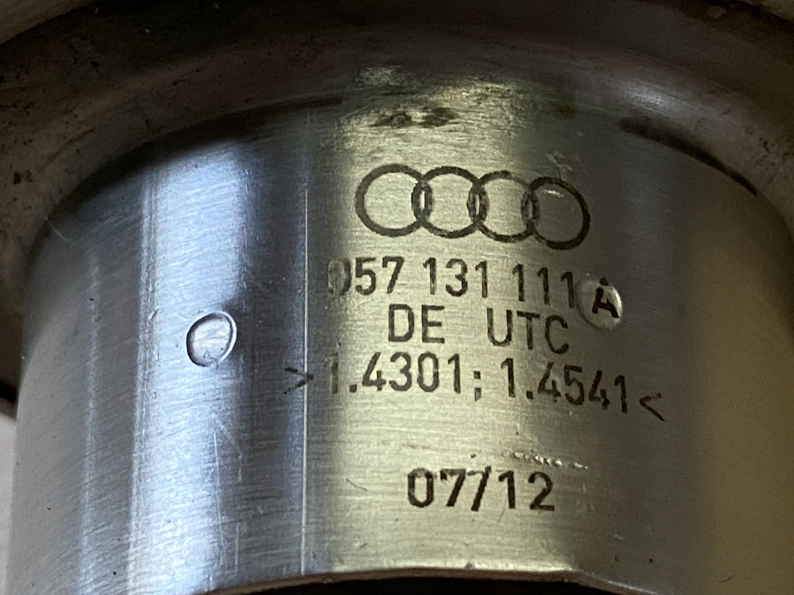 AUDI A8 4H D4 4.2TDI TLUMIK turbo 057131111A