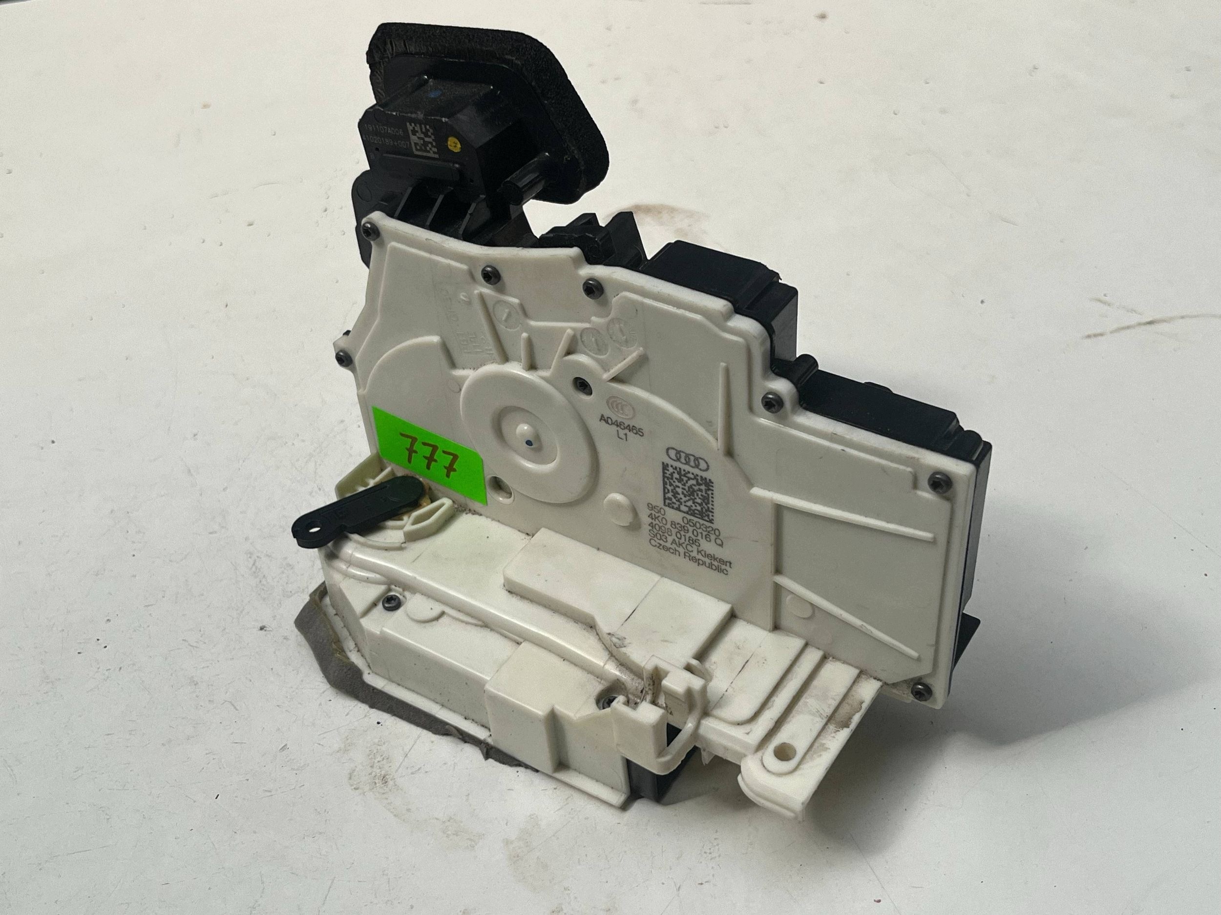 AUDI A6 C8 lock door right rear part 4K0839016Q @M