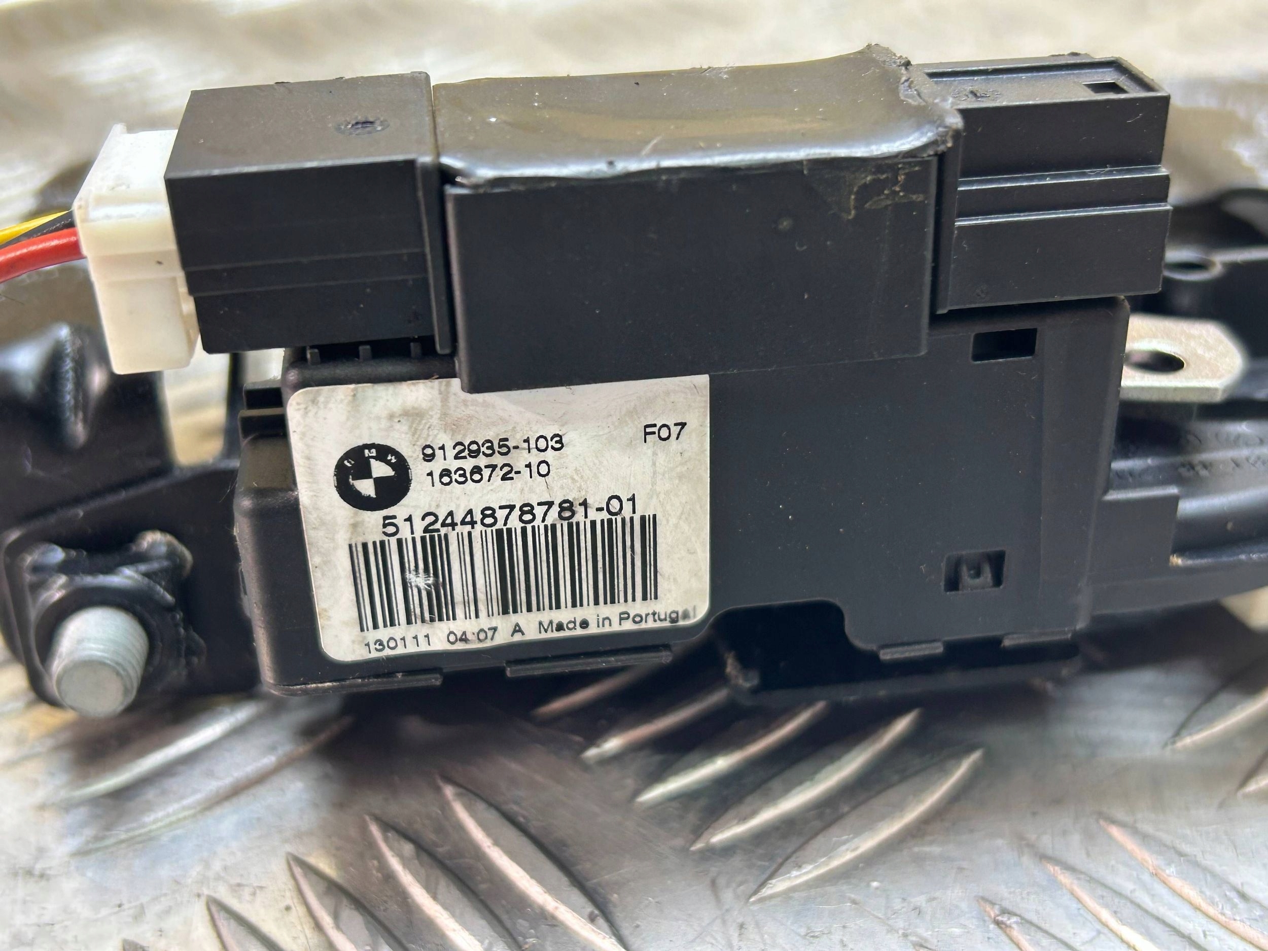 lock bonnet boot soft open BMW 5 F10 F11 2011 912935
