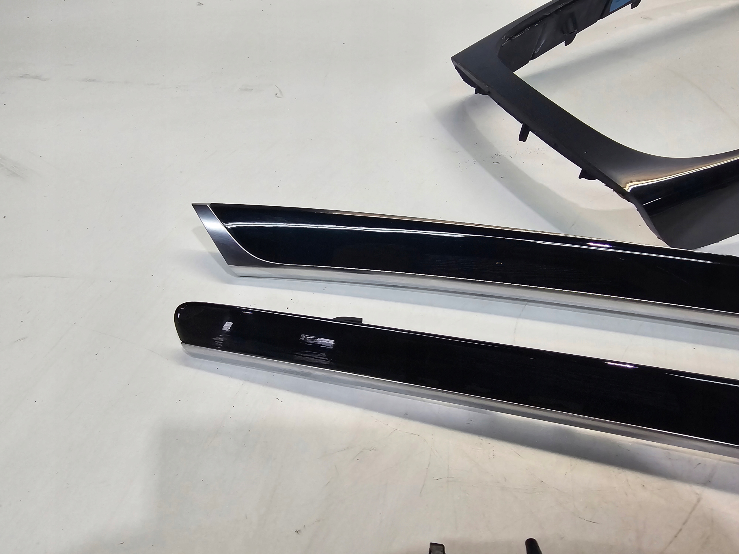DEKOR TUNELU AUDI A5 COUPE 8K0863305P BLACK PIANO ++CHROM