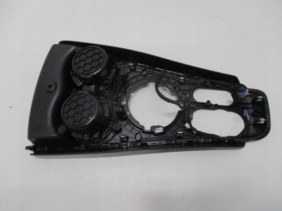 Tunel for kubki bracket MINI F60