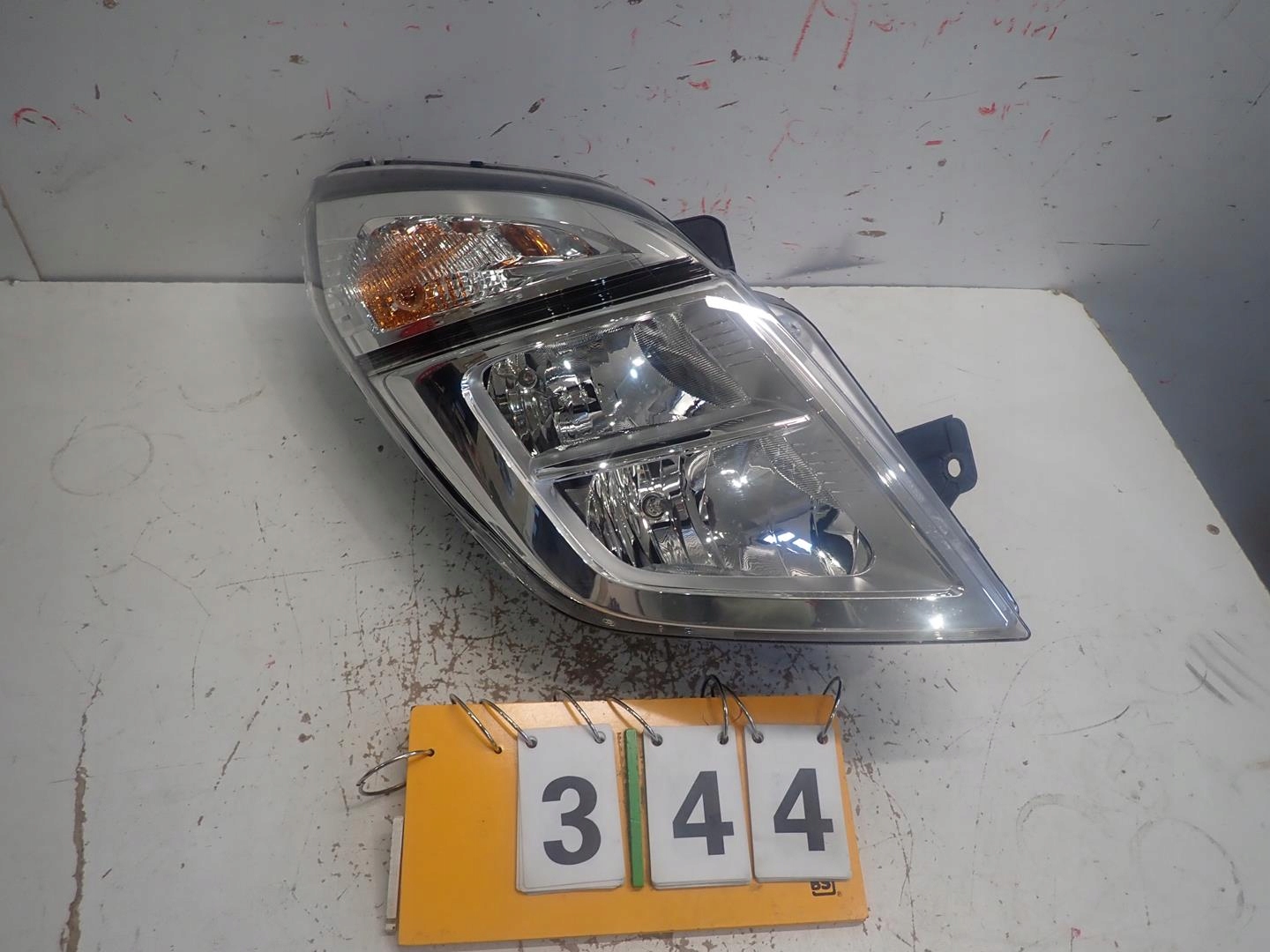 light front front right NISSAN NV400 2011