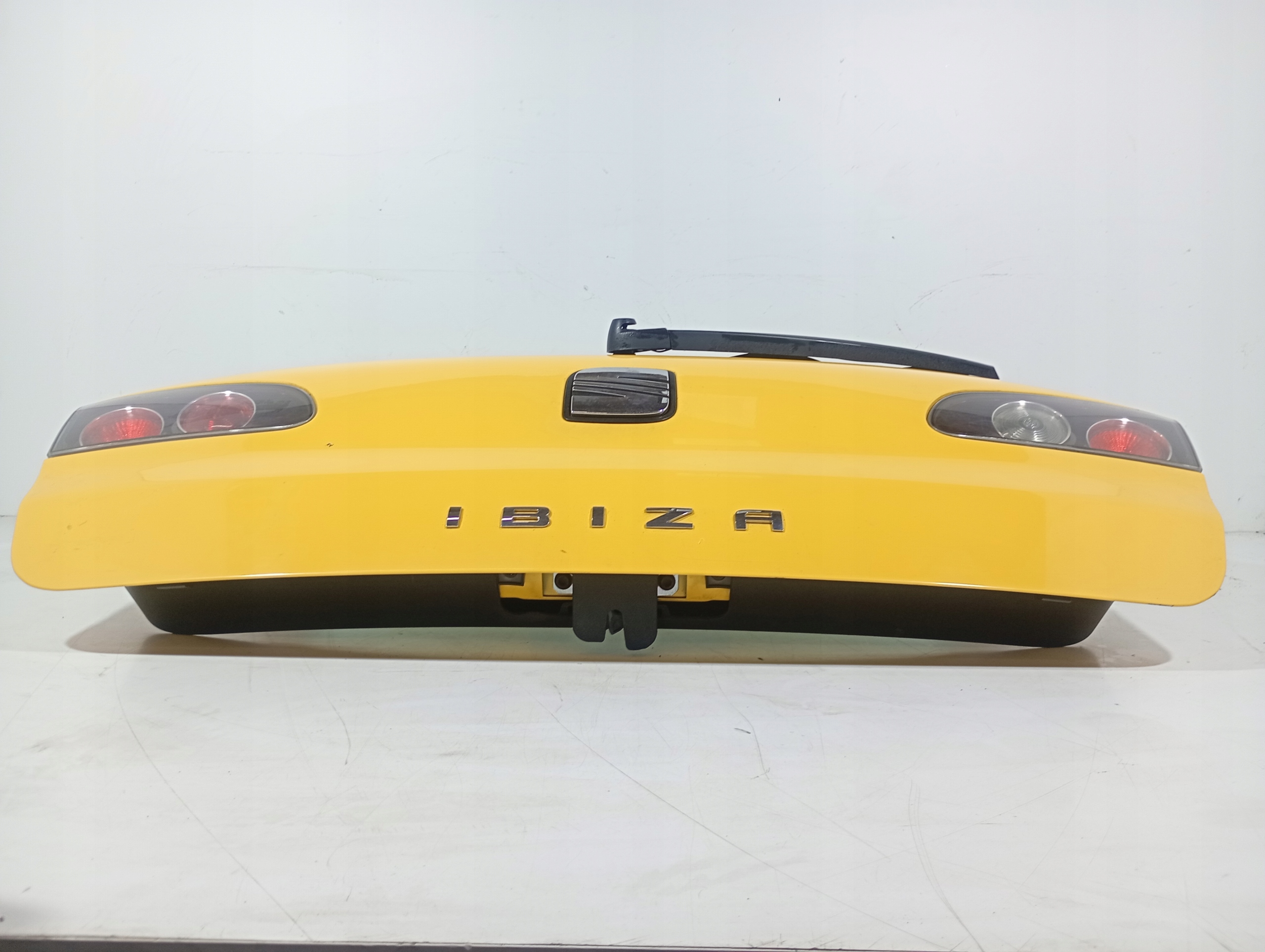 Seat Ibiza 3 III FL 02-08 boot doors rear part boot 3D kod lakieru LS1A