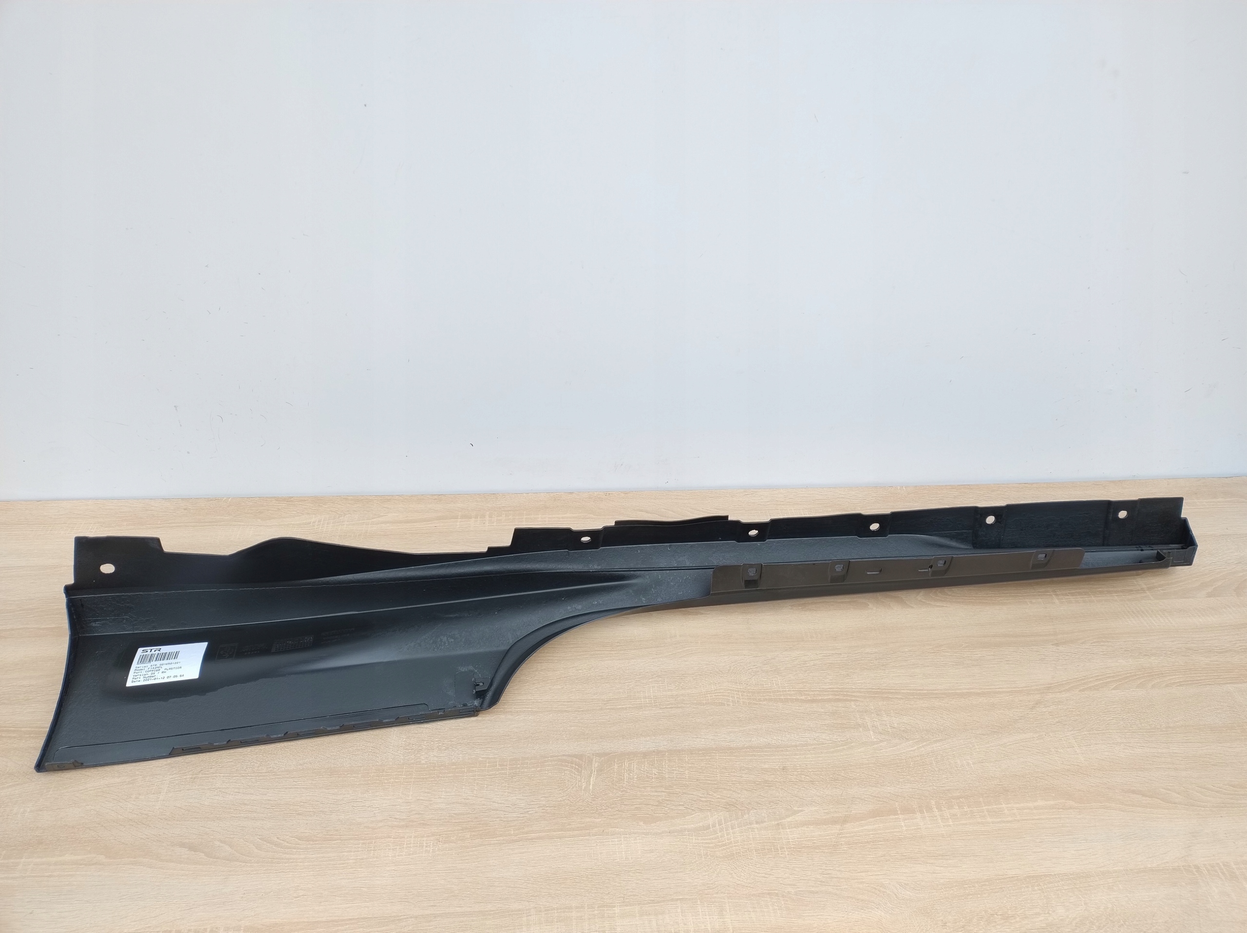 FERRARI F8 TRIBUTO F142 right moulding threshold threshold