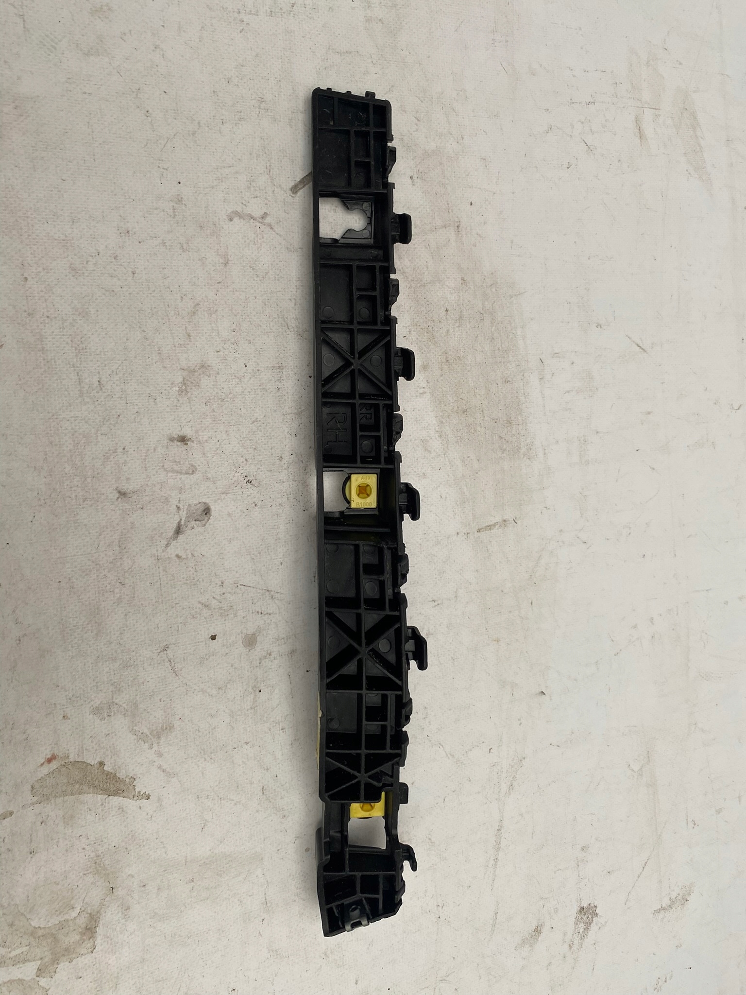 KIA SPORTAGE IV 4 16- holder bumper bracket right rear part