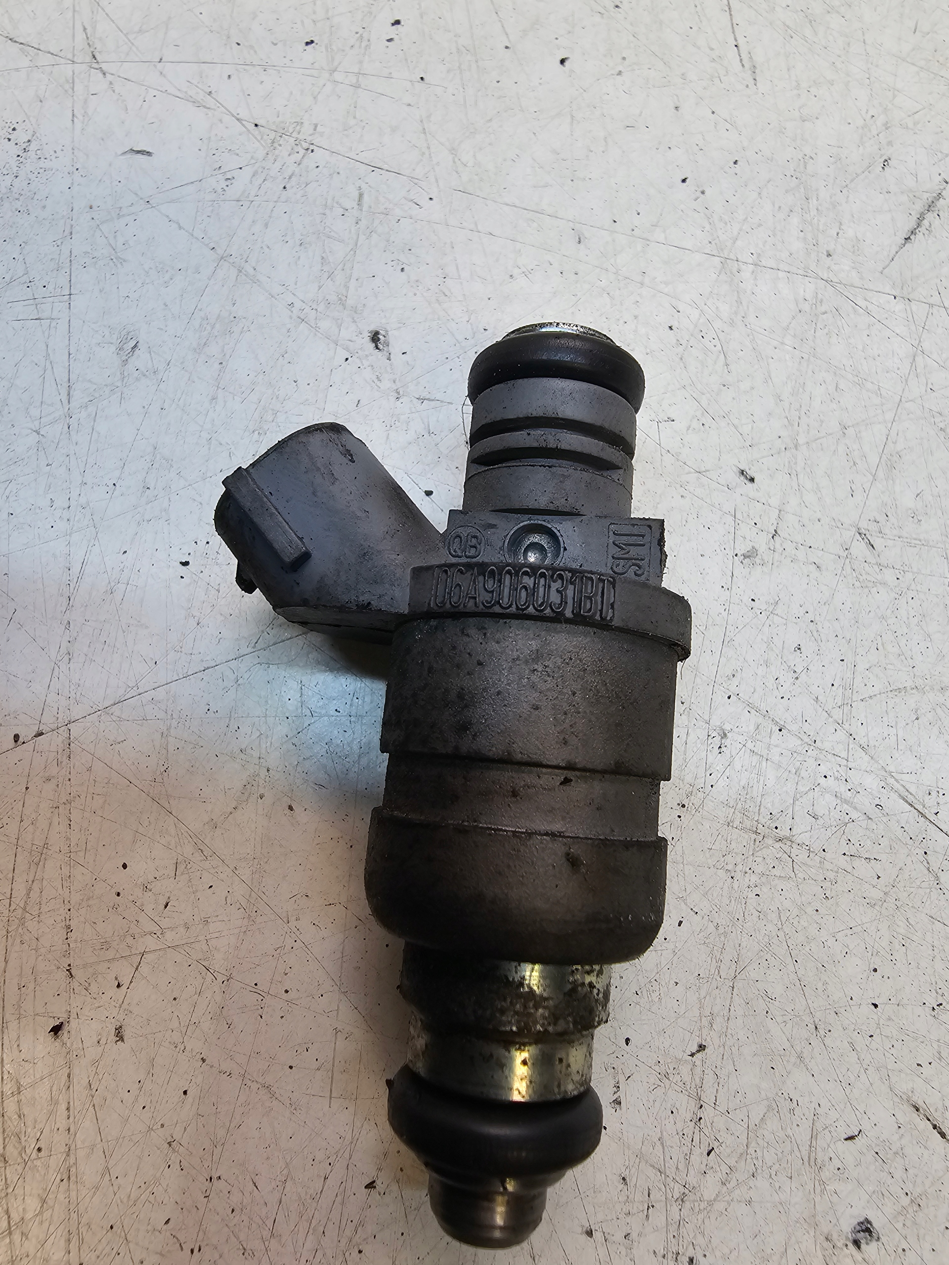 nozzle injector AUDI VW SEAT 1.6 MPI 06A906031BT