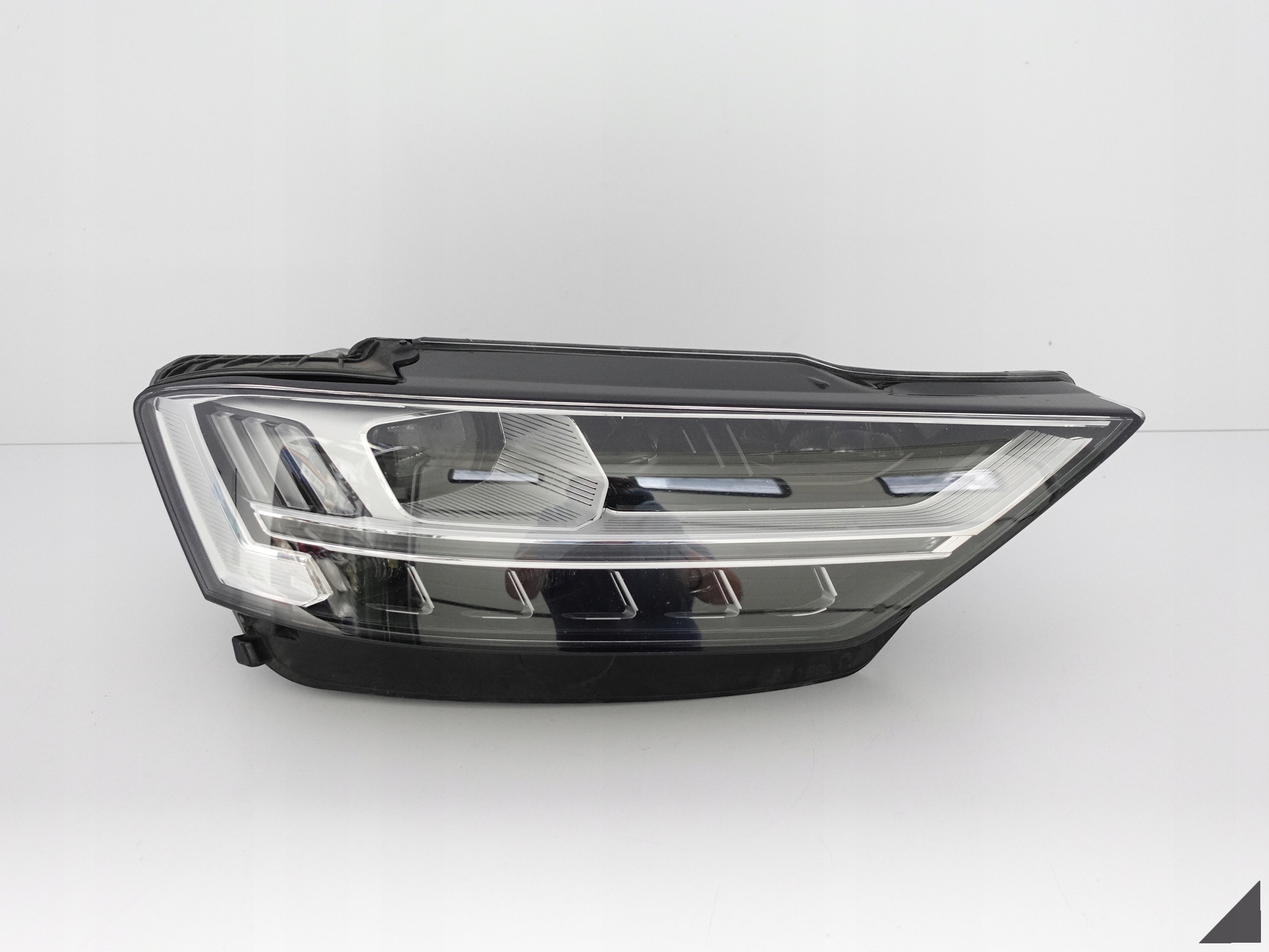 AUDI S8 A8 4N0 D5 17-21 MATRIX FULL LED light R