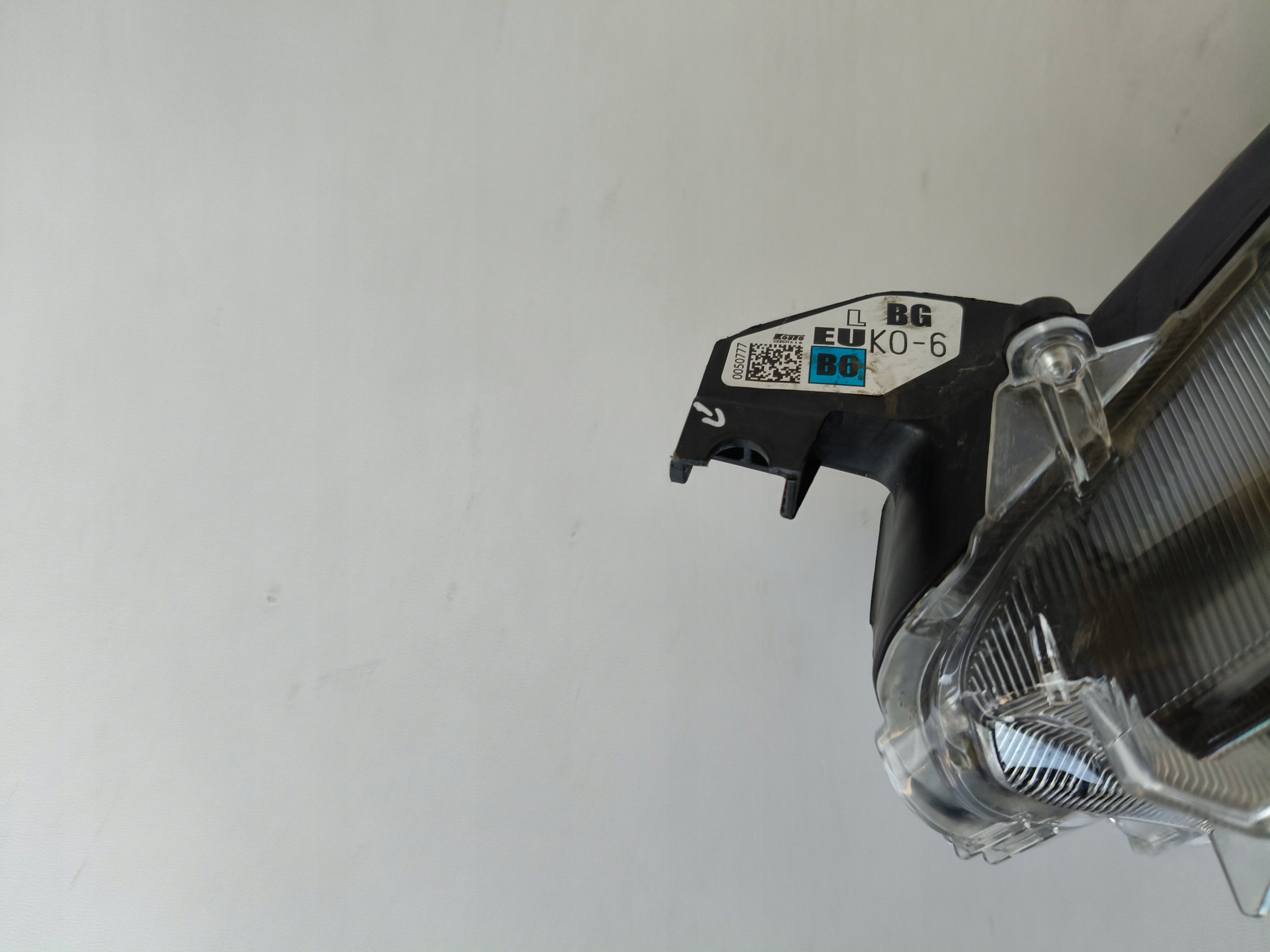 light left REFLEKTOR TOYOTA YARIS IV 20