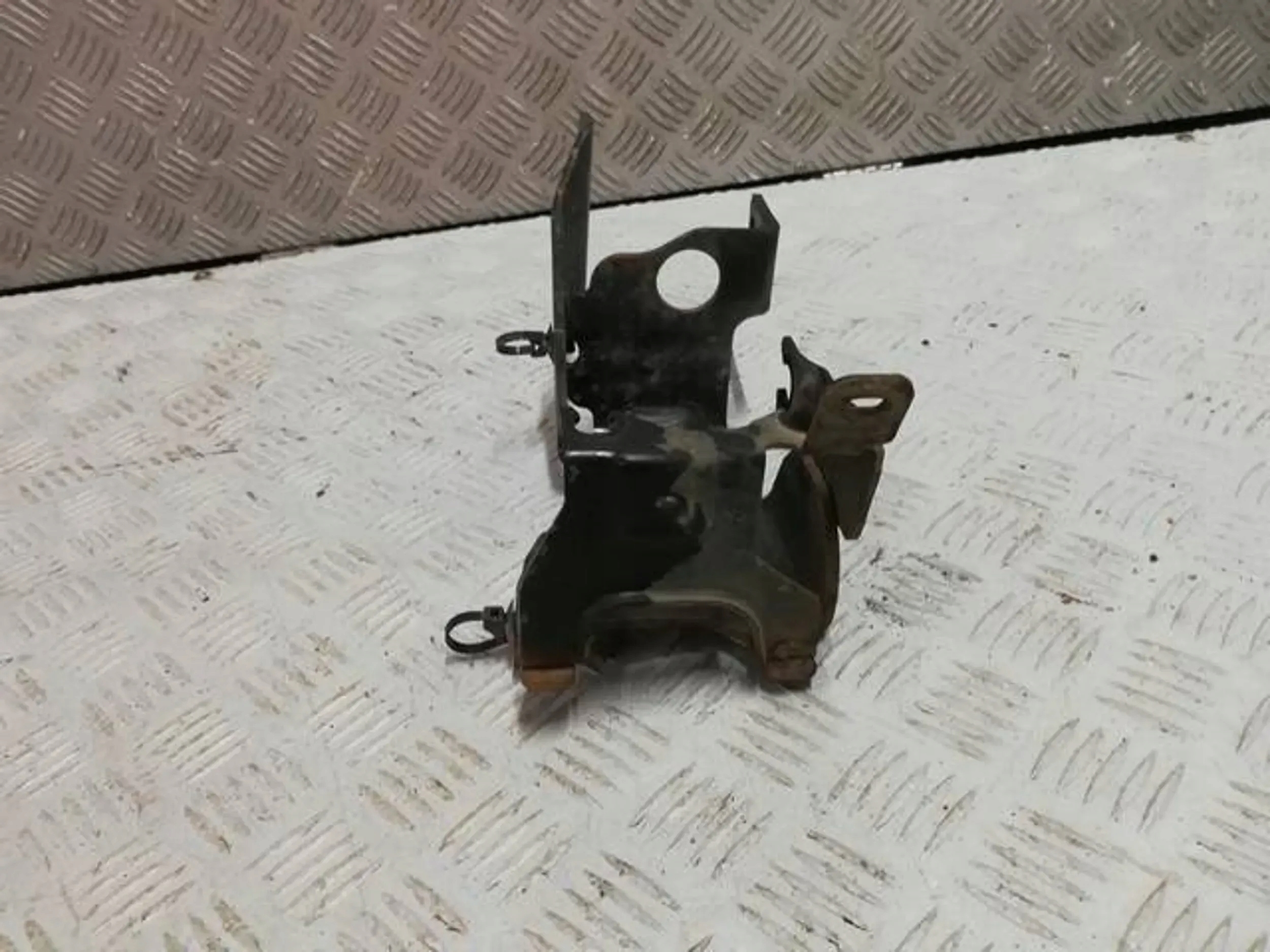 MOCOWANIE POMPY ABS UCHWYT CITROEN C3 AIRCROSS 9818695380 Typ samochodu Samochody osobowe