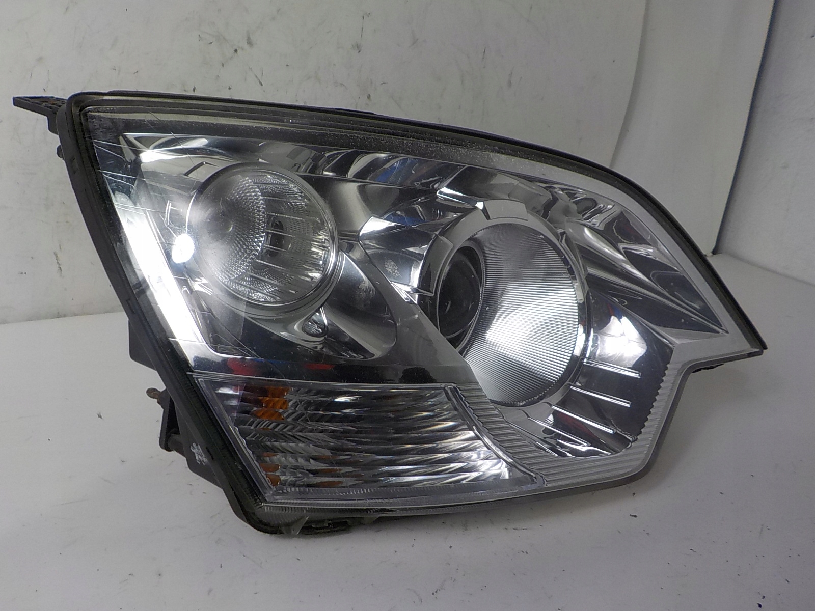 OPEL ANTARA XENON light right front front UK