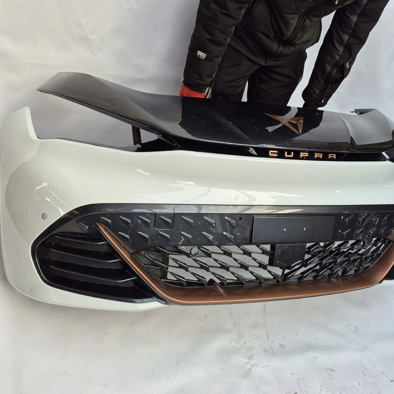 CUPRA BORN 21- bumper front front PDC 10E805903C