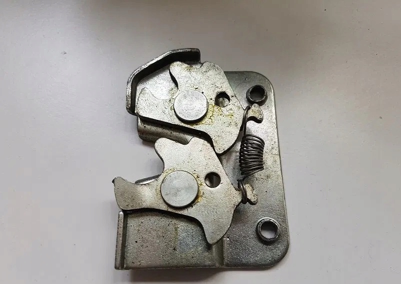 ЗАМОК НАРУЖНОГО ОТСЕКА ПРАВЫЙ DAF XF 106