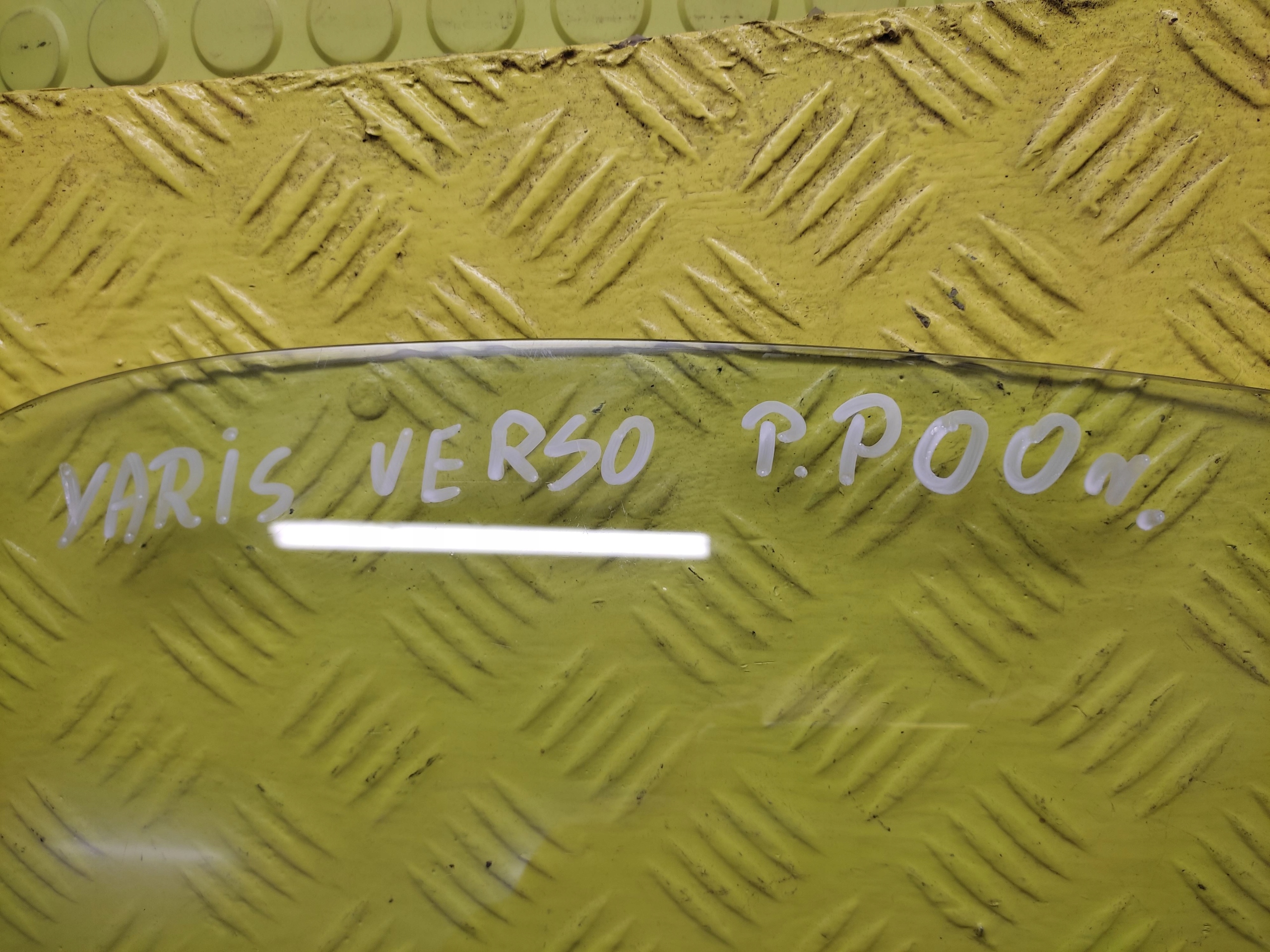 TOYOTA YARIS VERSO window door right front