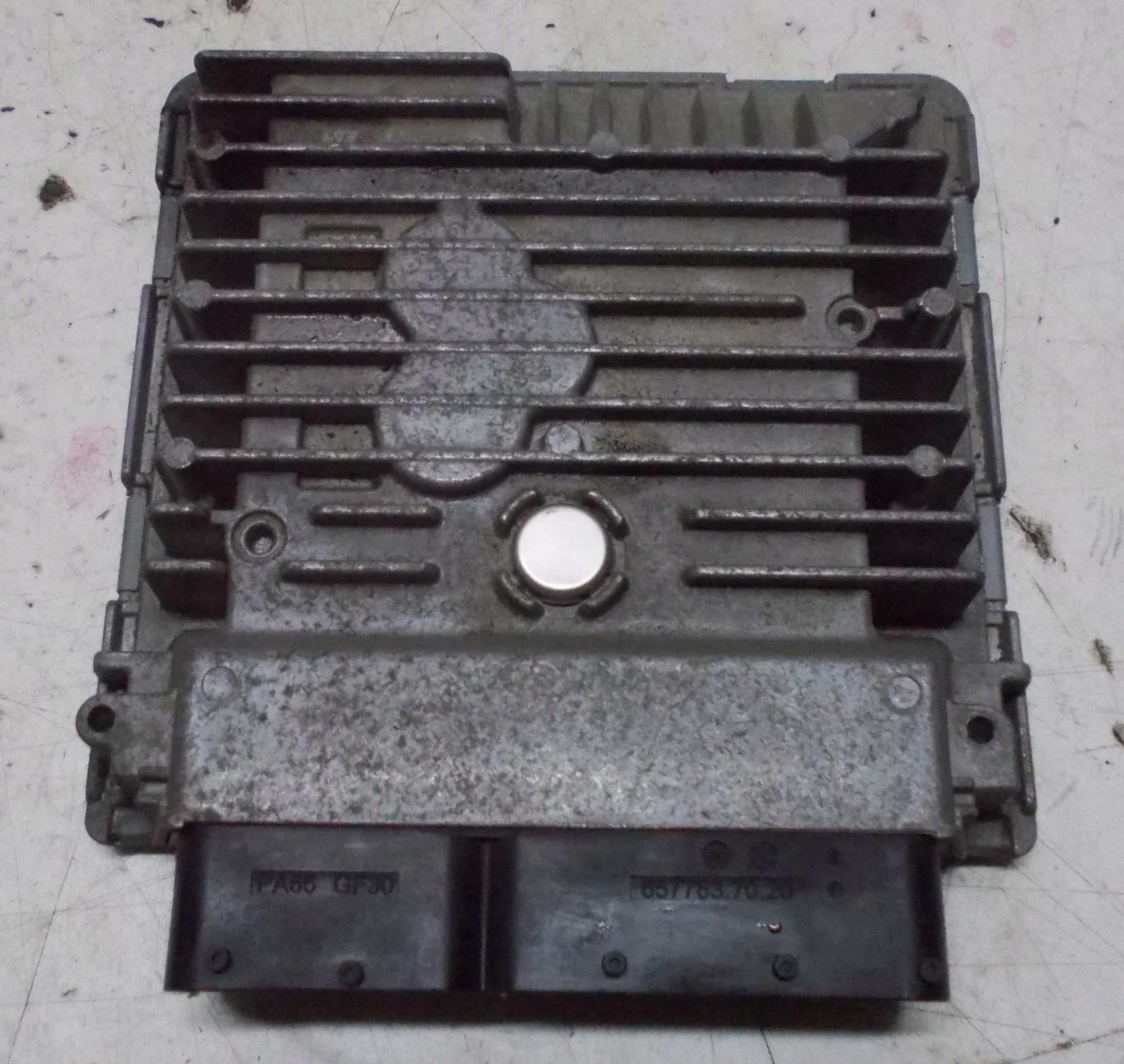 VW GOLF VI plus 1.6 TDI 09R computer control unit of the engine 03L906023AN