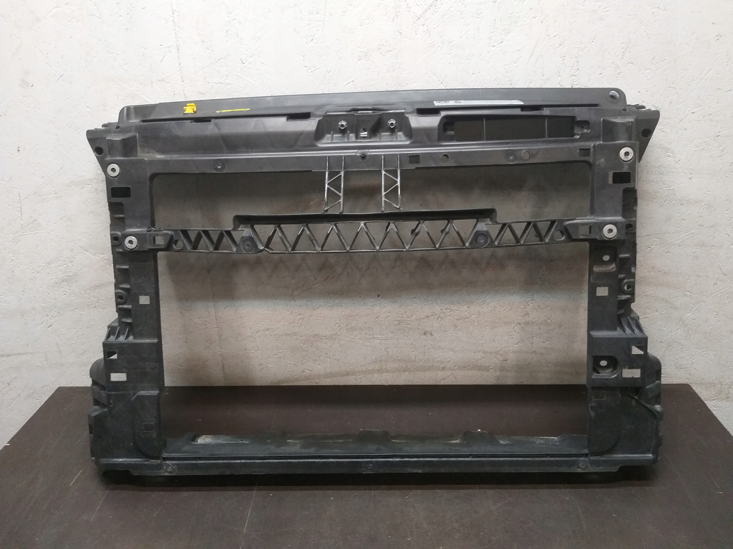 PAS PRZEDNI VW POLO 08-