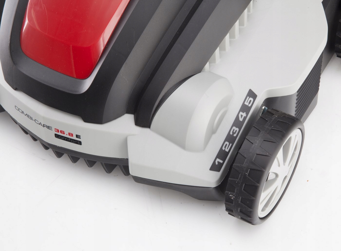 Aerator elektryczny WERTYKULATOR AL-KO 36 cm 1400 W Kosz 50 l 2w1 +2 wałki Moc silnika 1400 W