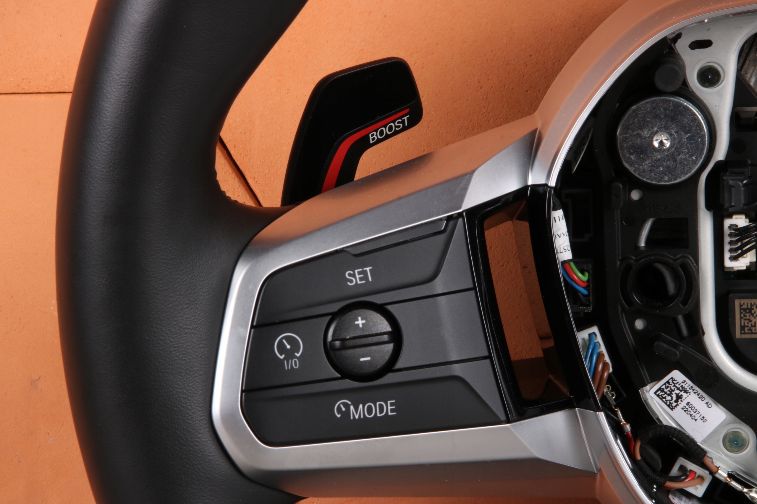 BMW X1 U11 X2 U10 originál steering wheel, m-packet heated BOOST 26 km !!!