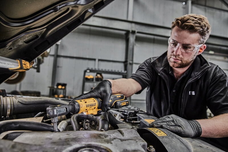 GRZECHOTKA UDAROWA AKUMULATOROWA 1/4'' XR 12V 0*AH Marka DeWalt