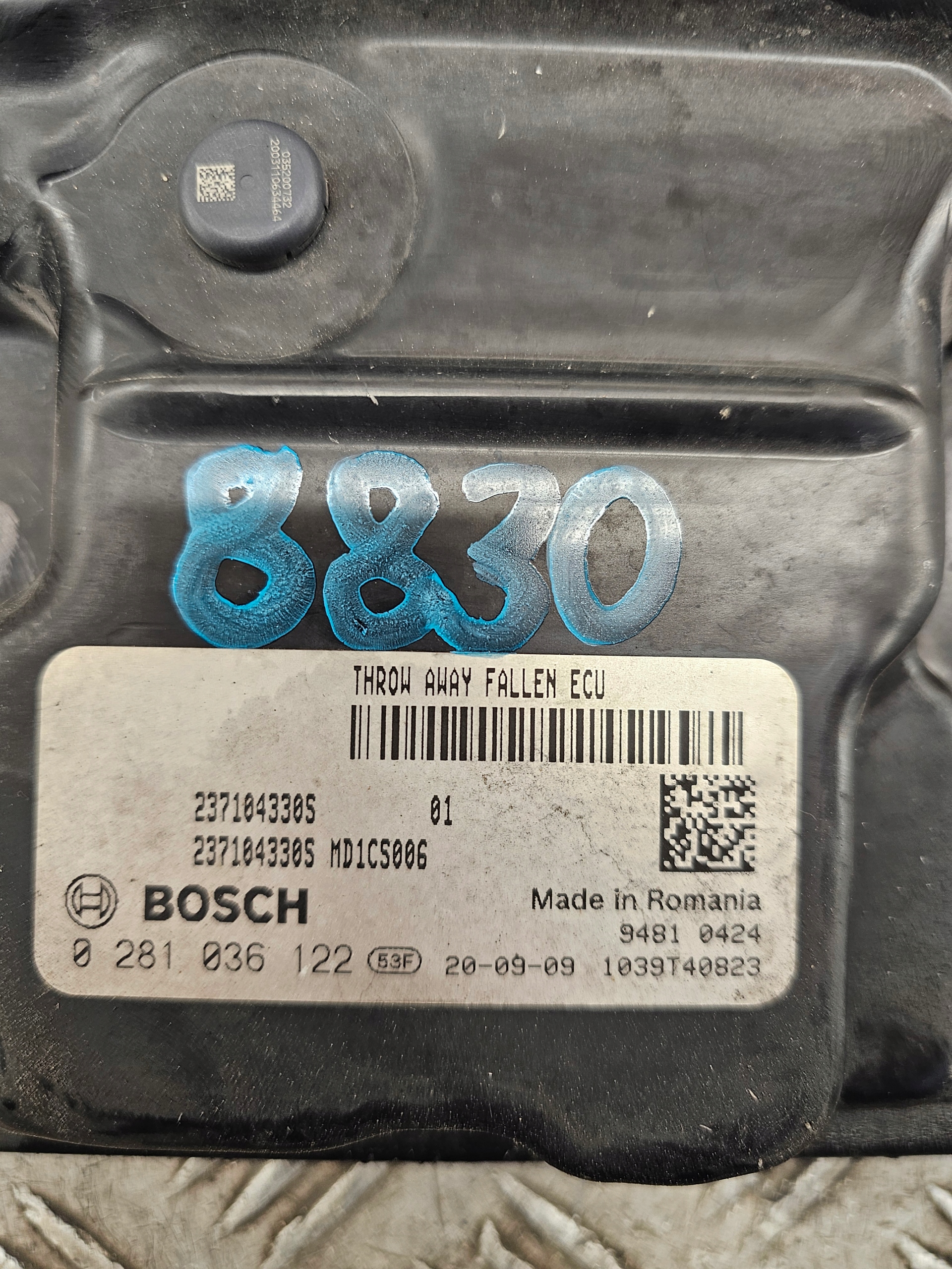 computer control unit of the engine RENAULT TRAFIC 2.0 20R 237104330S