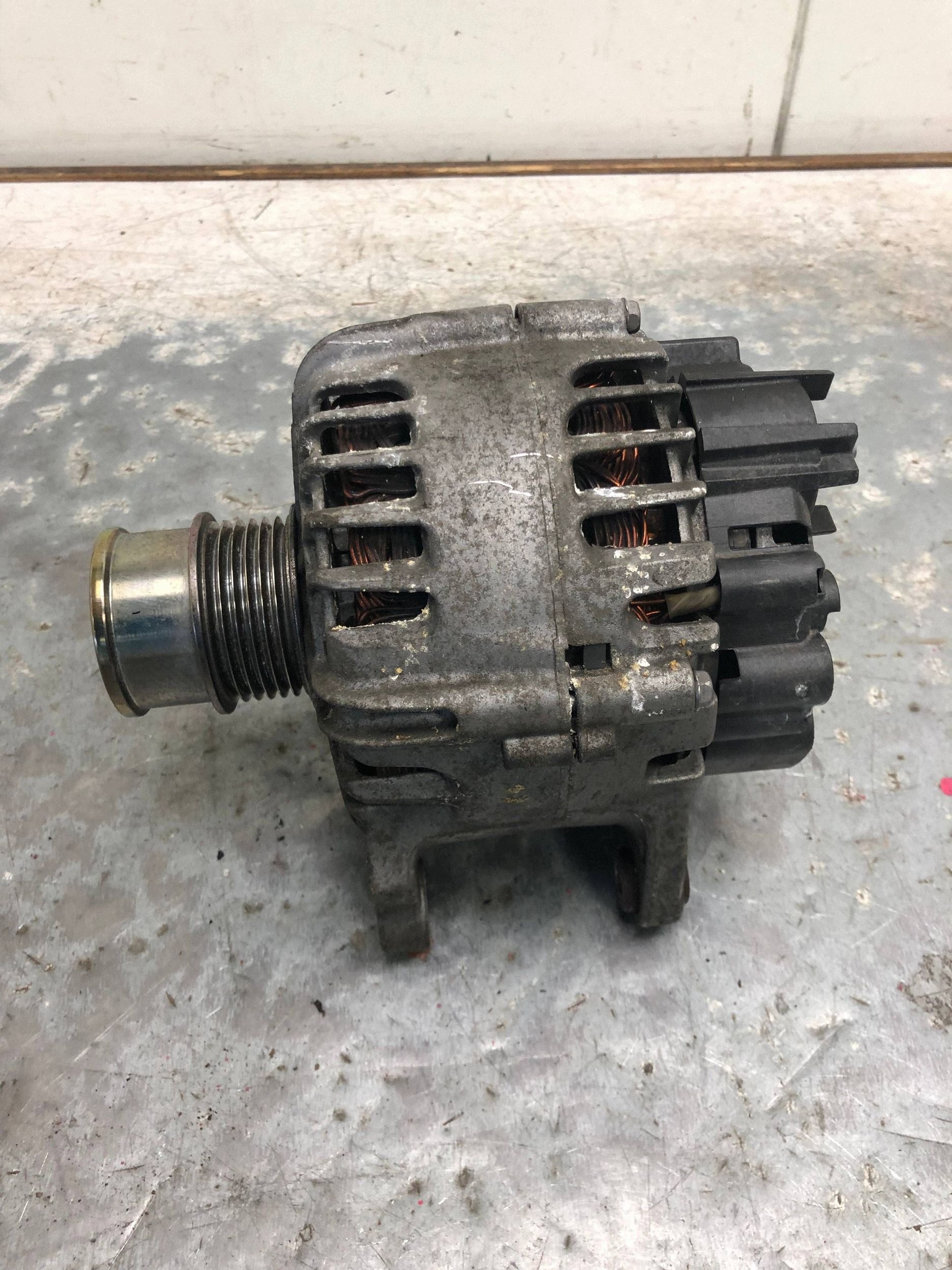 alternator SKODA RAPID 04E903015