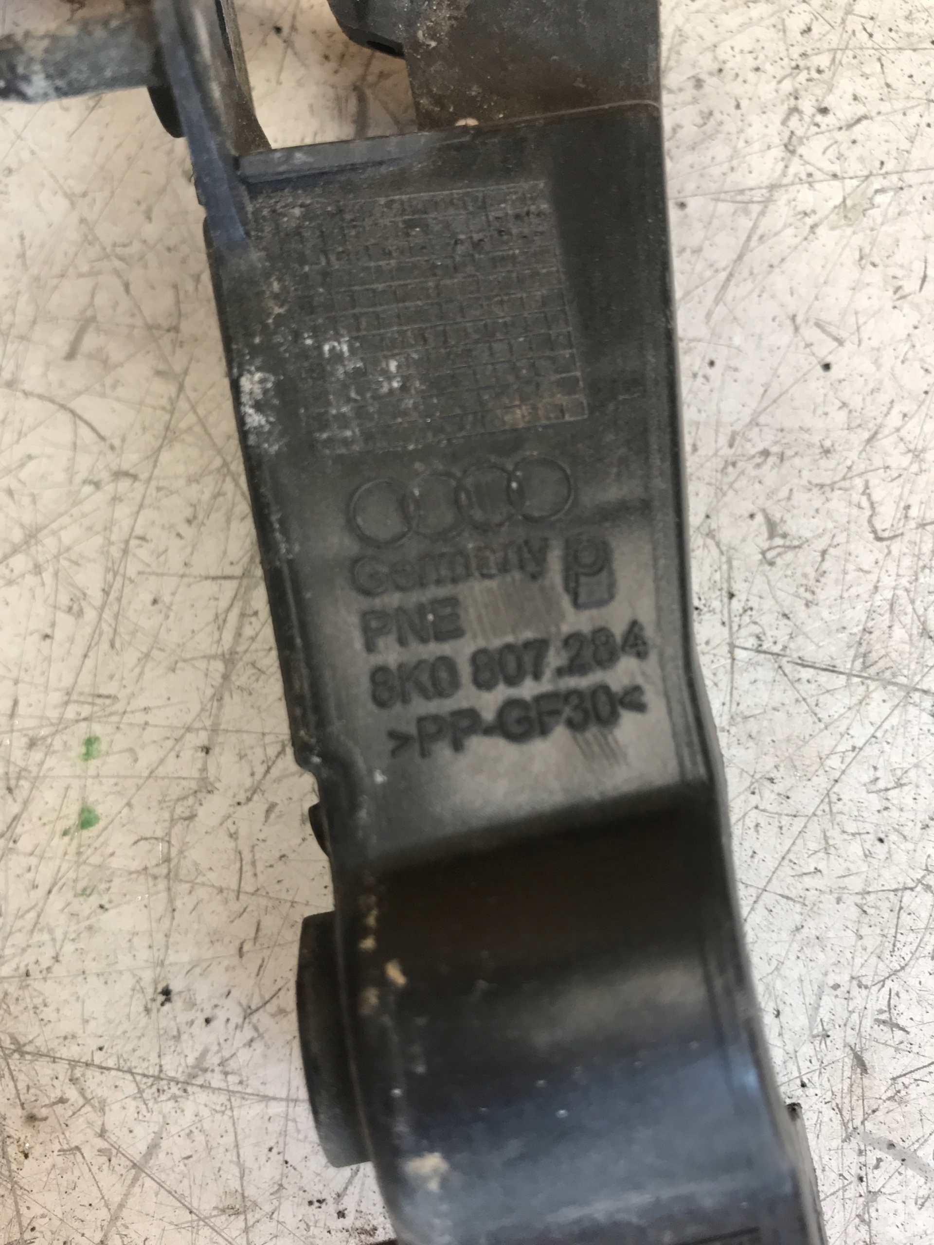 bumper bracket right front AUDI A4 B8 8K0807284