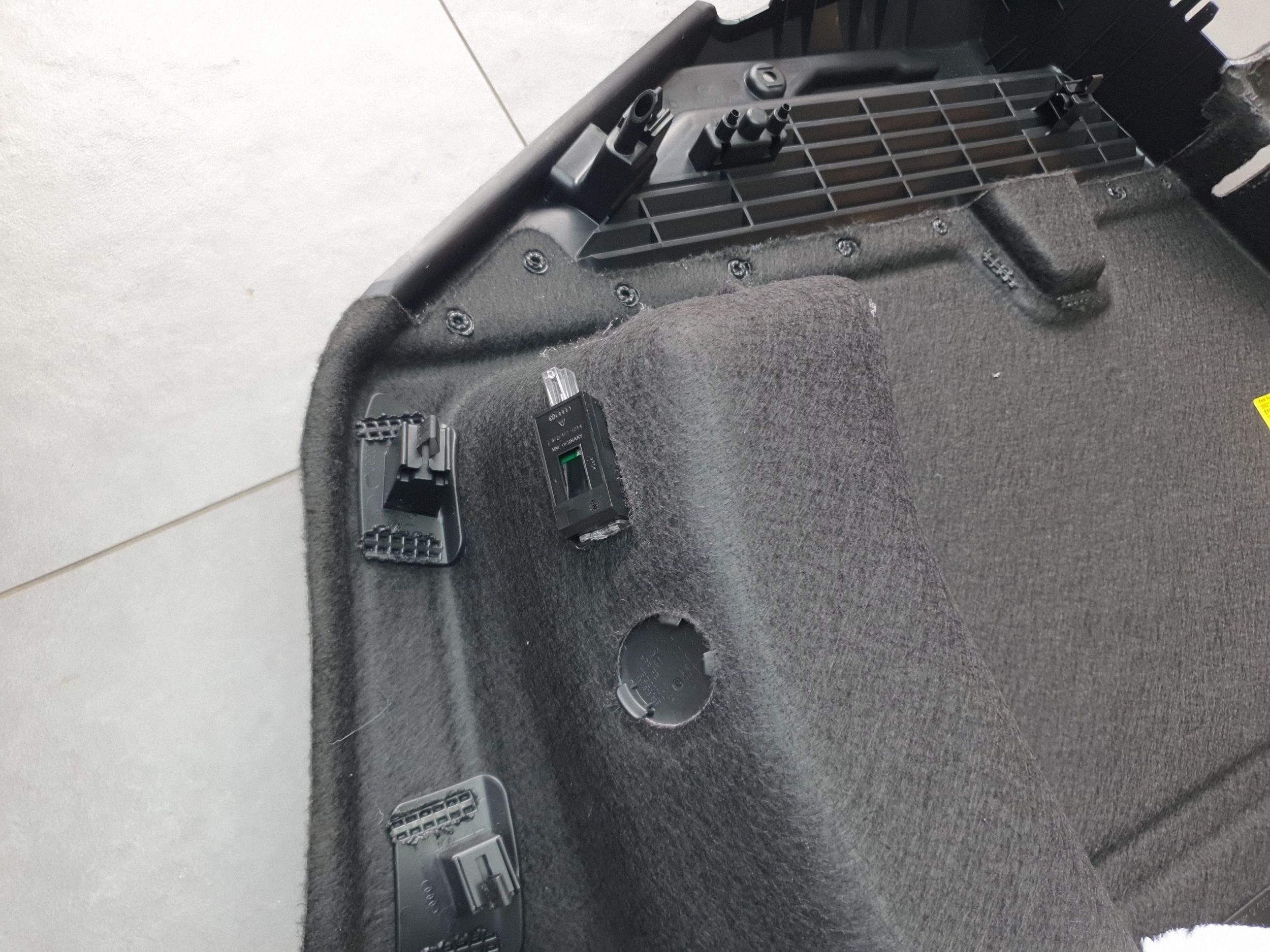 Audi A3 8Y hb boot upholstery right rear part 8Y4863880