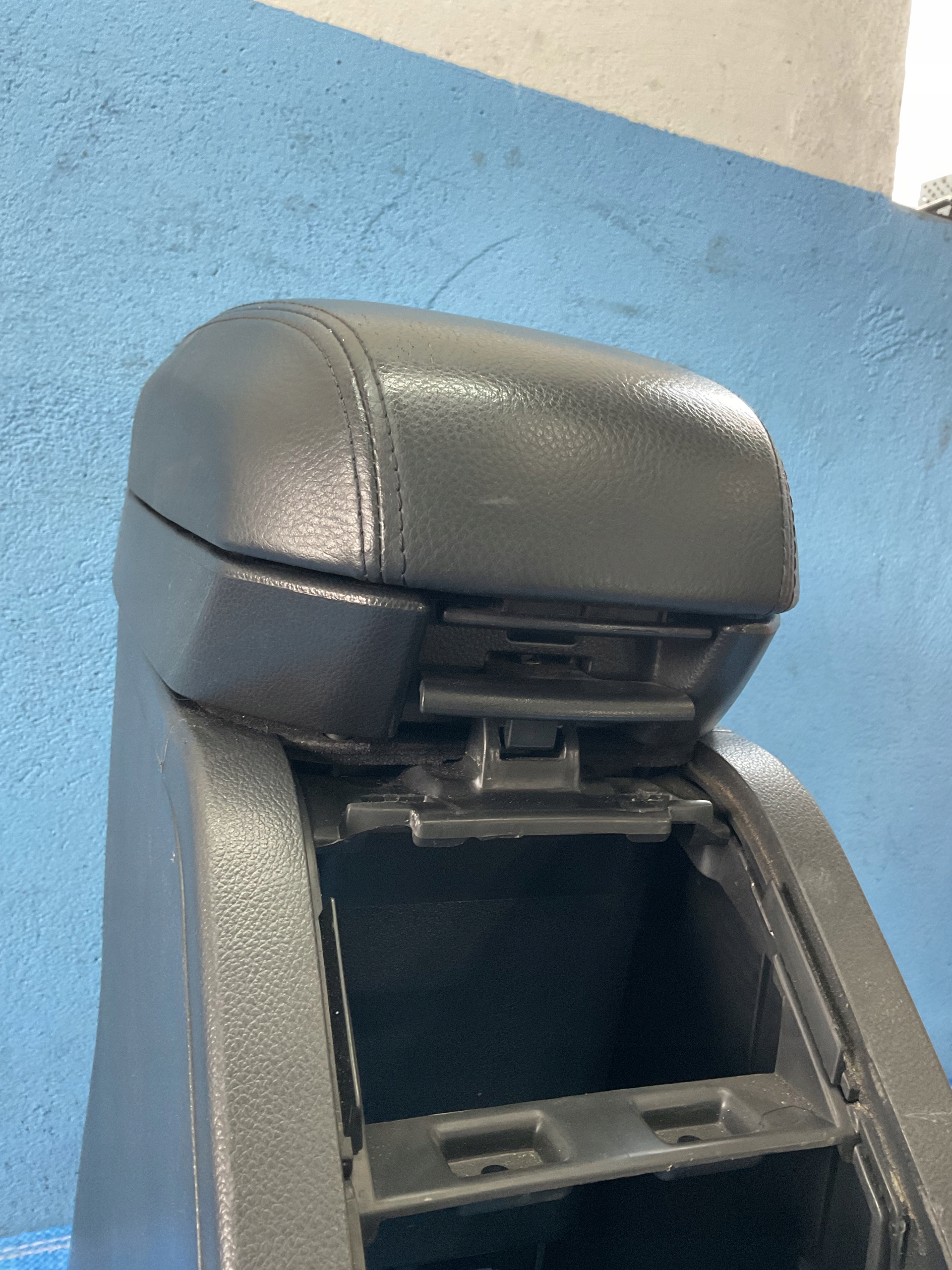 подлокотник с Chevrolet CAPTIVA и 2006-2011 европа