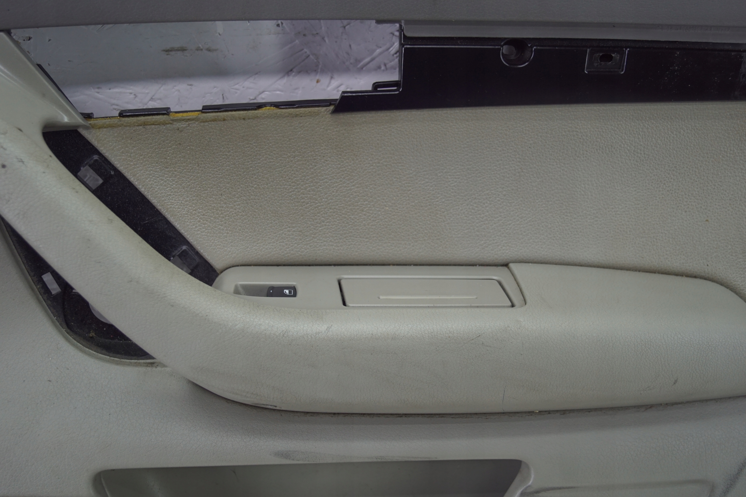 дверные карты задний правый Audi A6 C6 Bose кожа