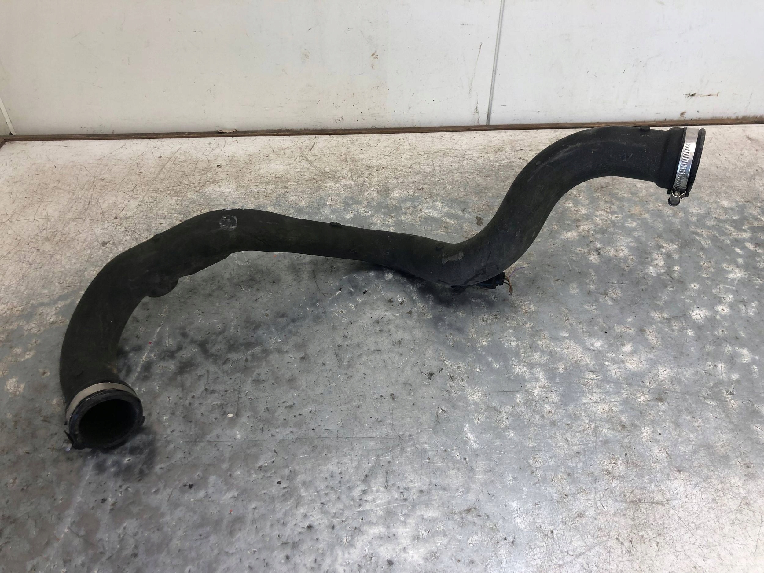 Schlauch intercooler AUDI A4 B8 LIFT 8K0145673AL