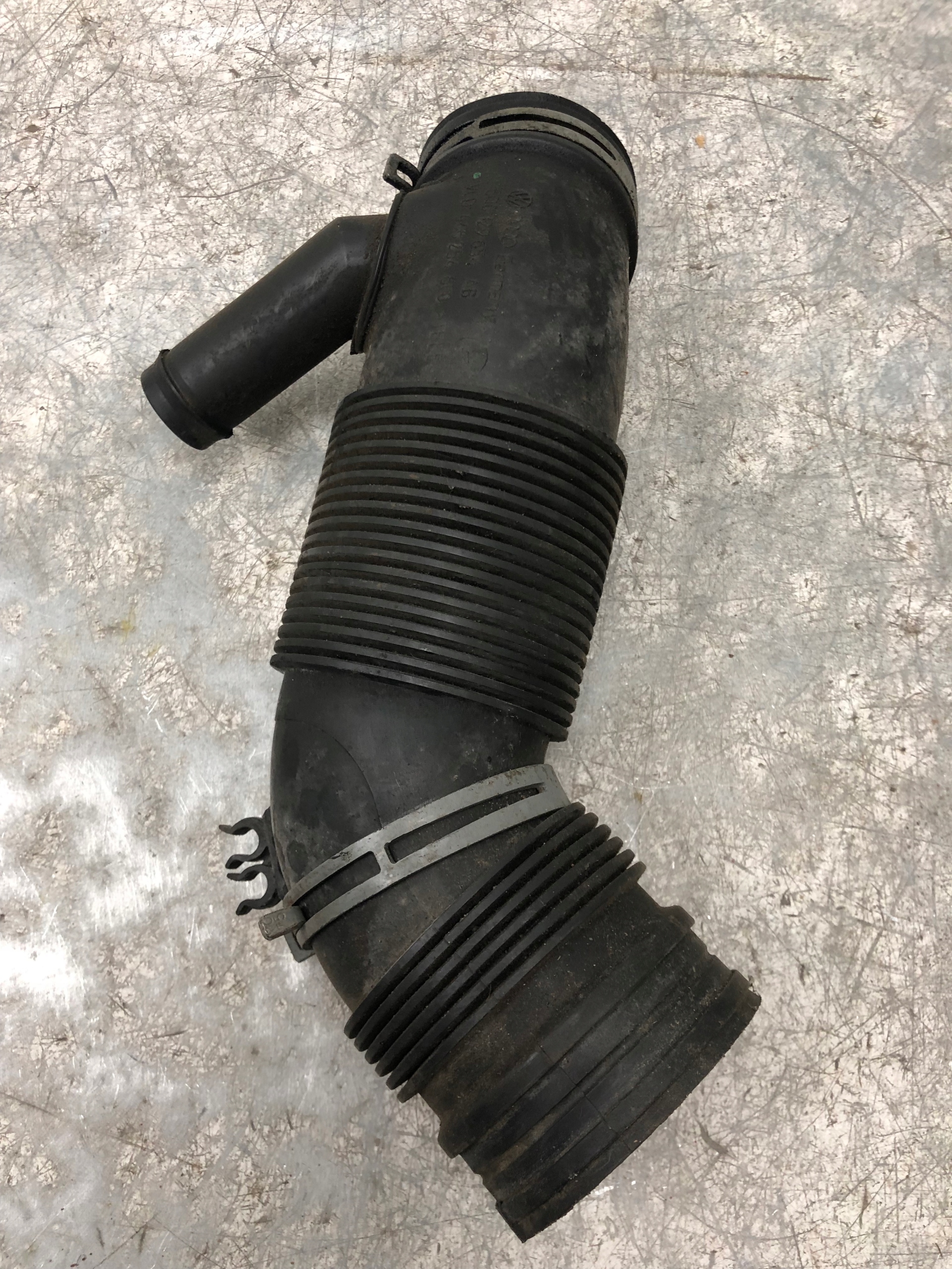 pipe air hose VW SKODA AUDI 6Q0129654AB