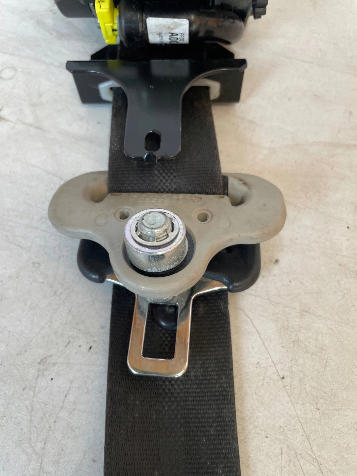 tension belt safety front front right Nissan Leaf and Lift 5D