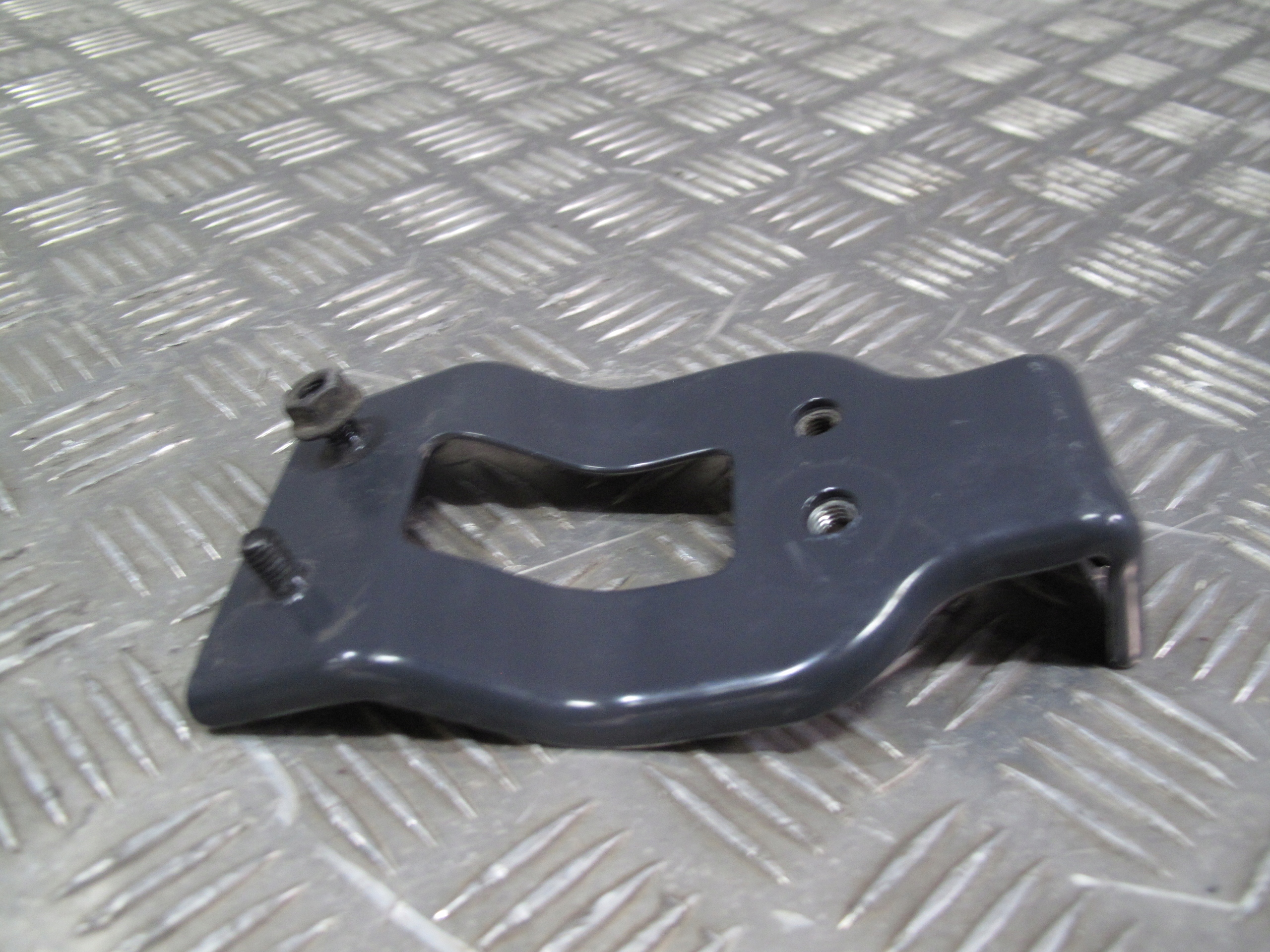 2332998 - МОНТАЖНИЙ КРОНШТЕЙН SCANIA R S