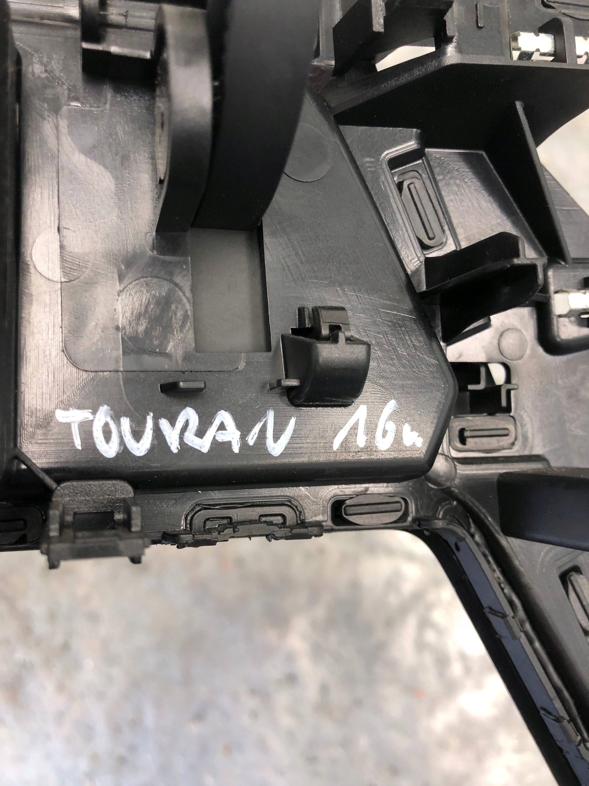moulding DEKOR frame consoles VW TOURAN III 5TB858416A