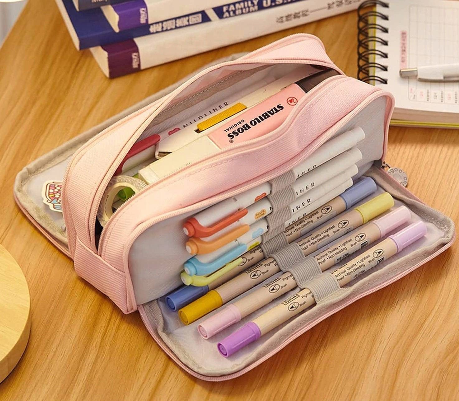 Duży Piórnik Szkolny Saszetka Trzykomorowy na Zamek Piórnik do Szkoły Wysokość produktu 9 cm