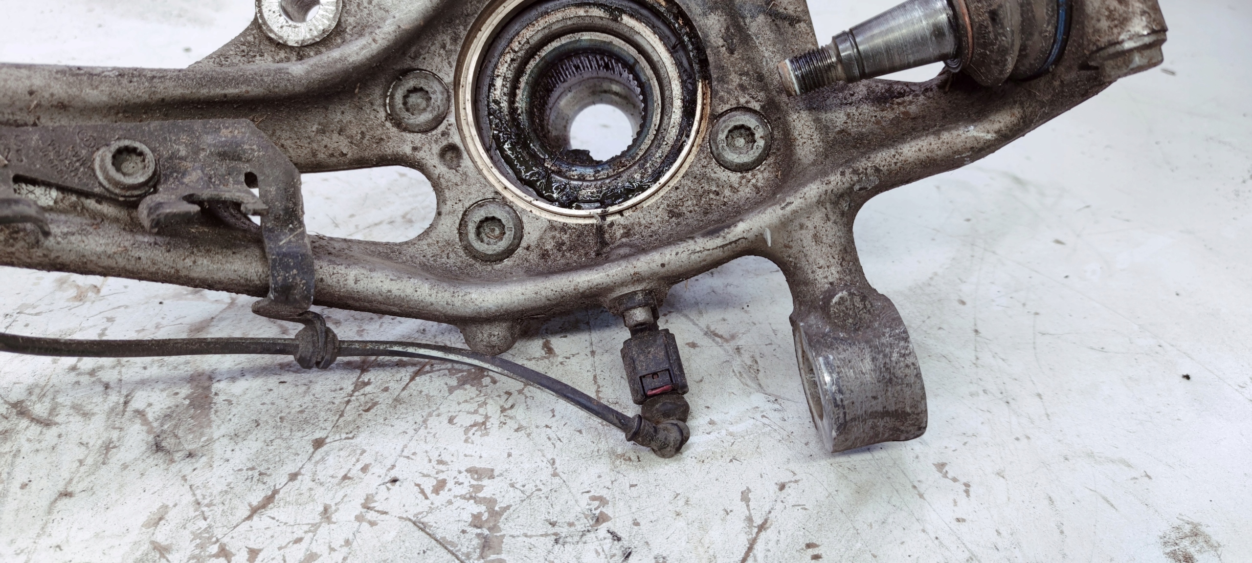 swing right front AUDI A4 B9 A5 Q5 8W0407560