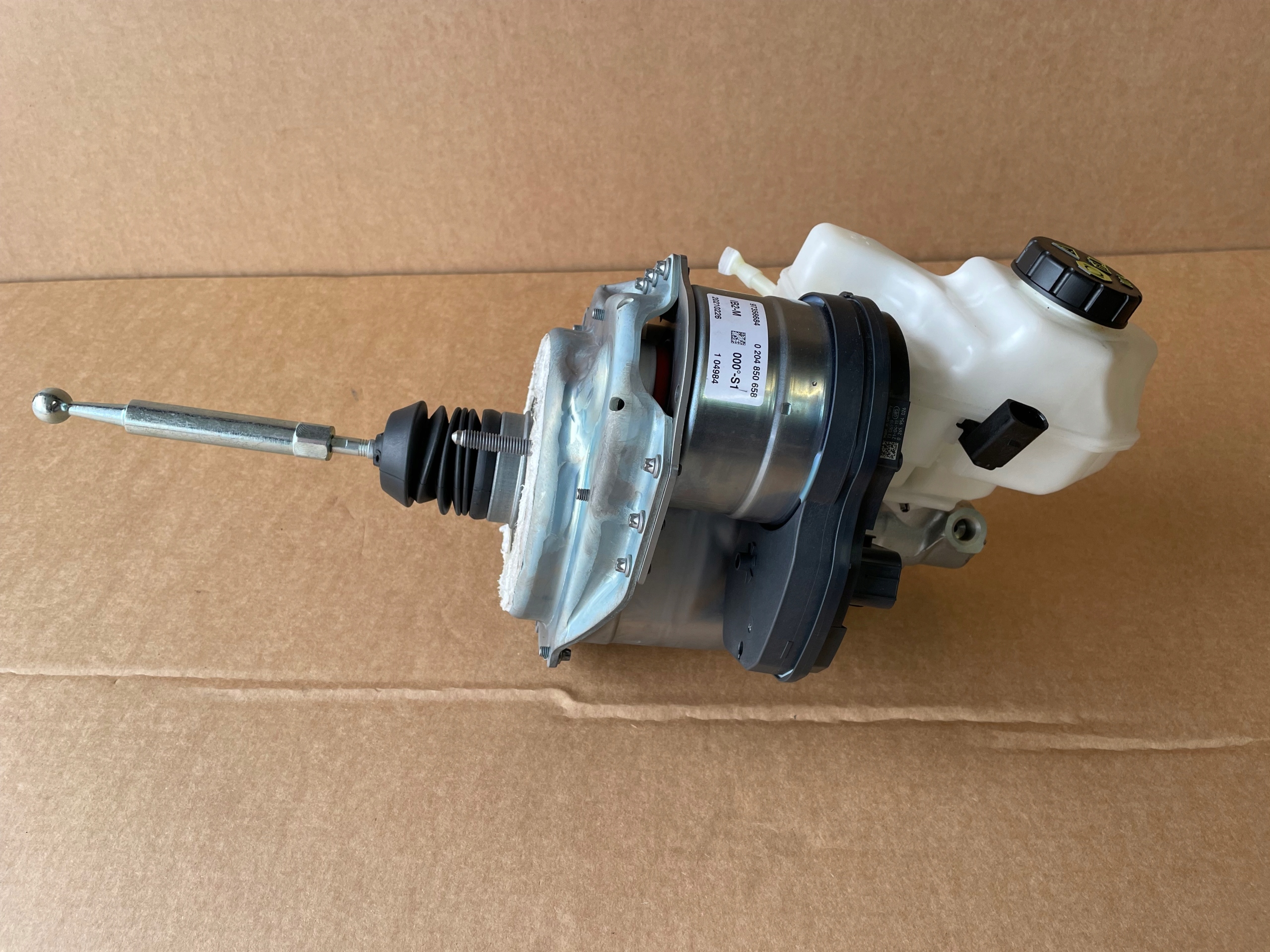 5WB614105AB - AUDI A3 8Y VW GOLF VIII сервопривод главный тормозной цилиндр 26km