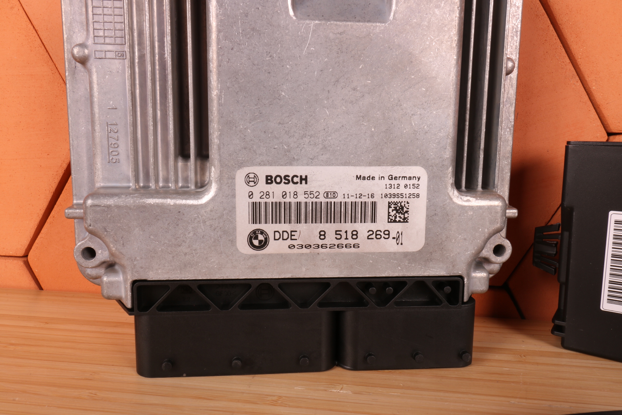 BMW E90 E91 N47N 184KM computer of the engine CAS key running board STARTOWY 8518269