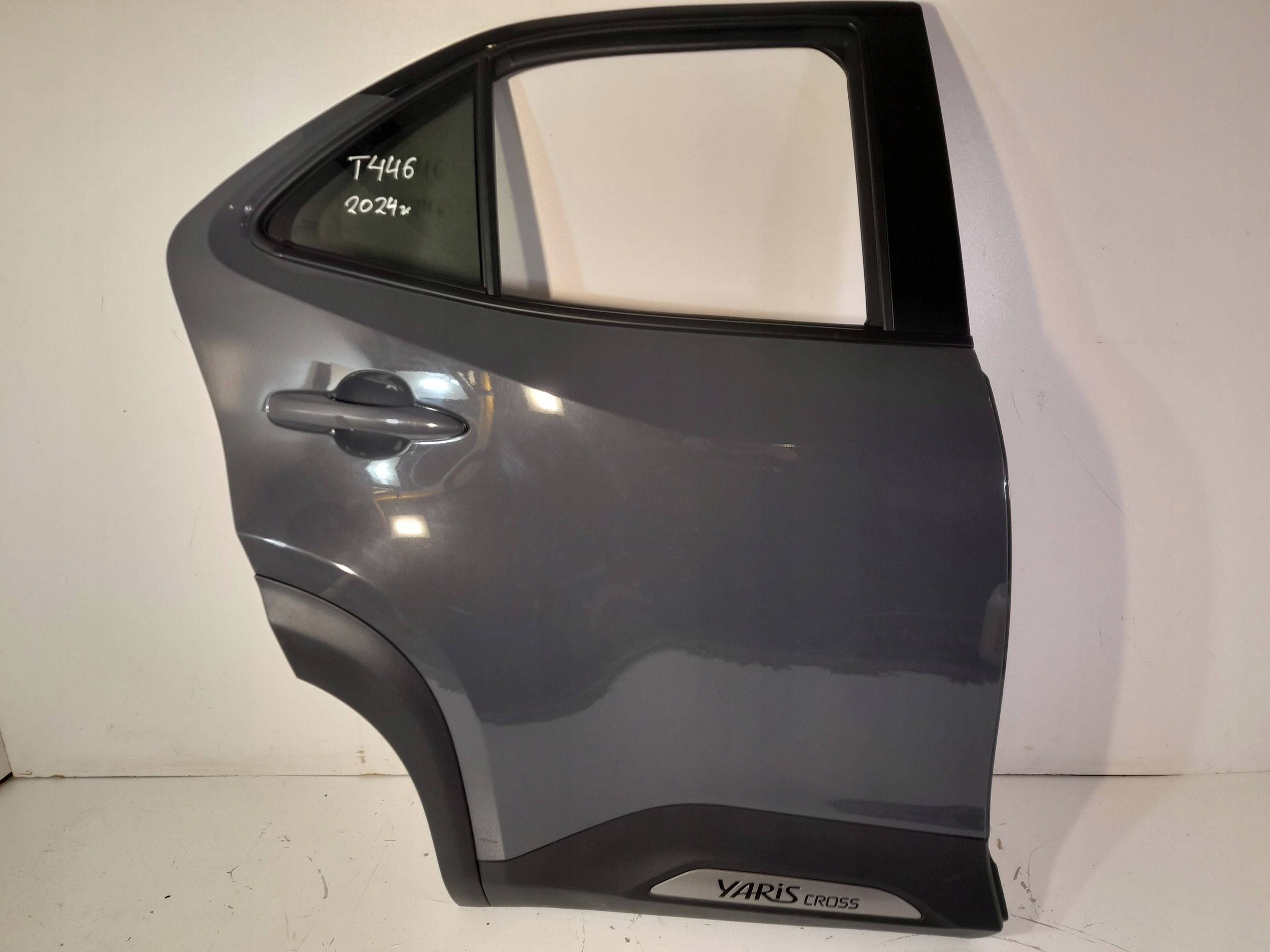 Toyota Yaris Cross door rear. right (T446)