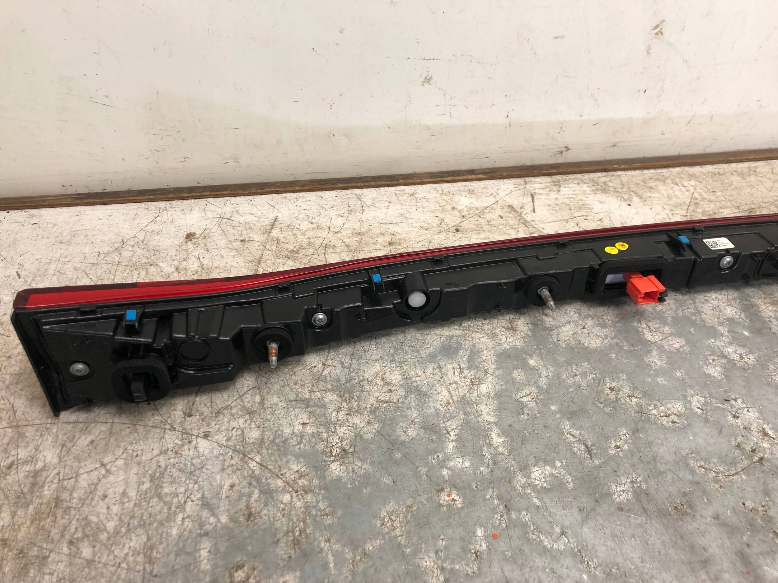 light cap bonnet LED CUPRA BORN 10F945093