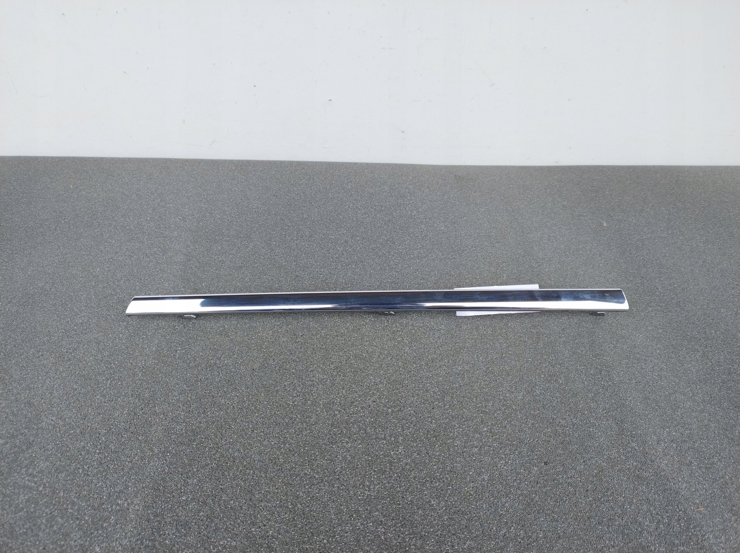 MERCEDES C-KLASA W204 left moulding grille CHROM